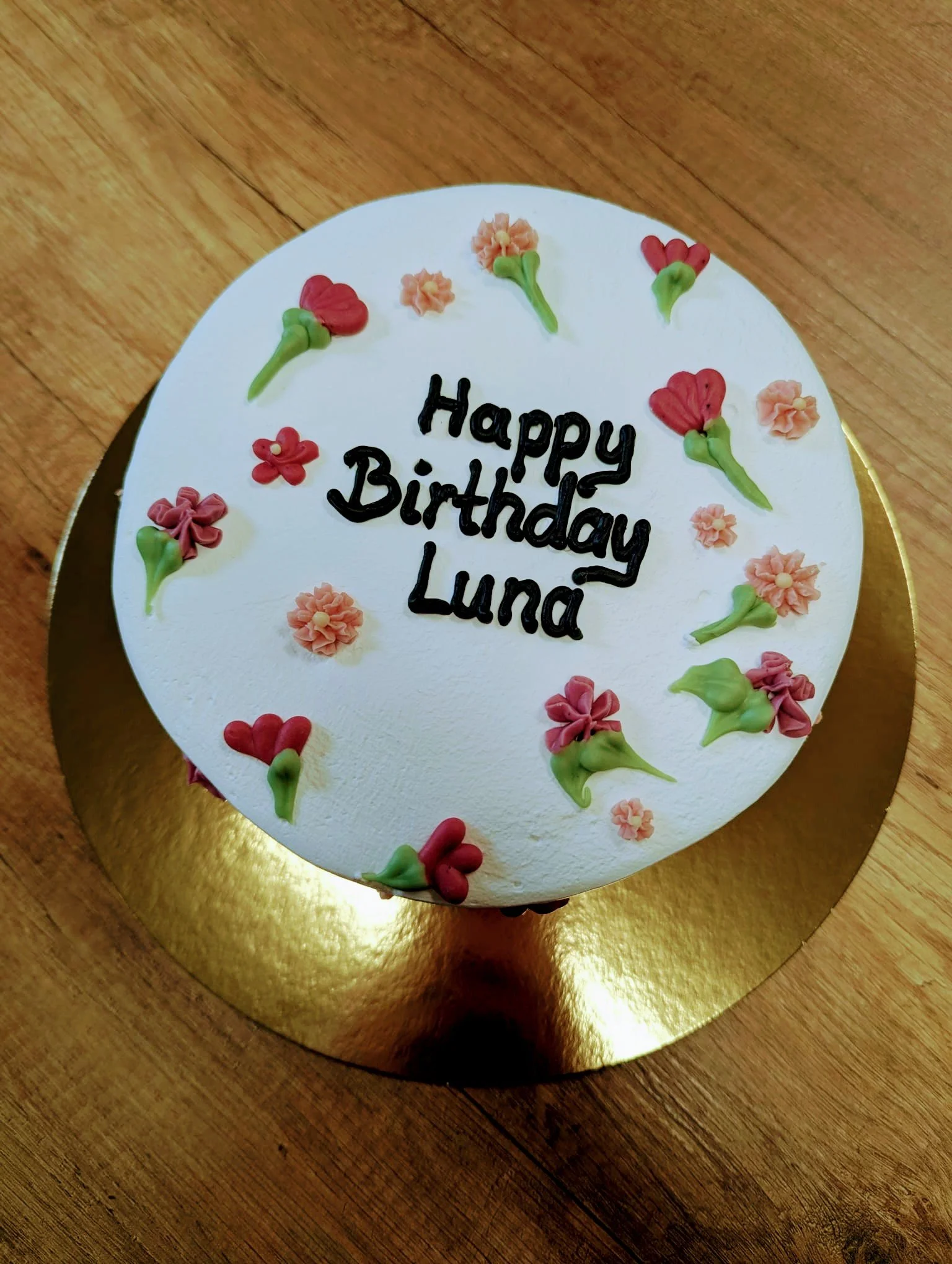 Happy Birthday Torte mit kleinen Blümchen