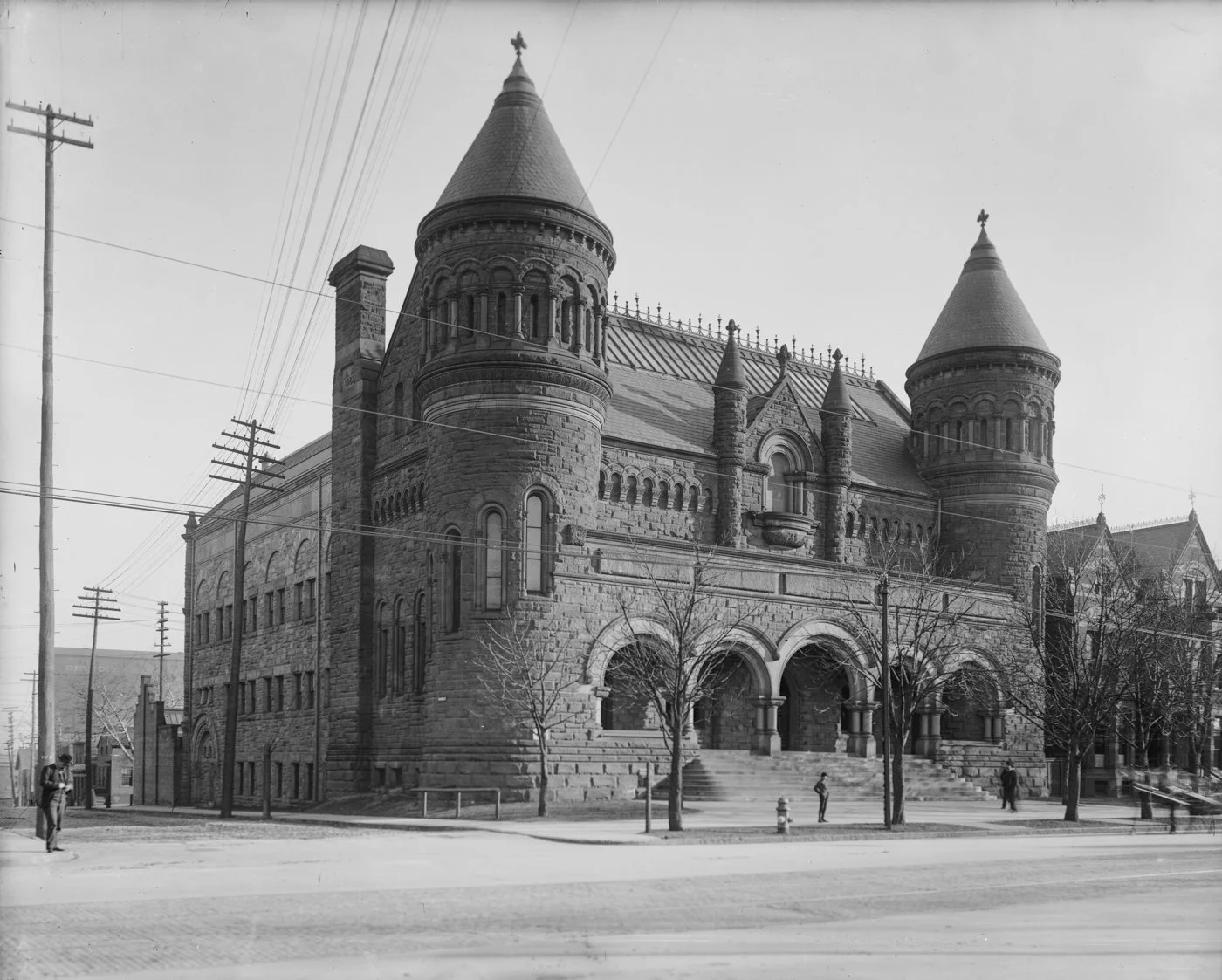 The museum in an 1895 photograph with the library extension already in place. Photo from the Library of Congress. Retouching by Helmut Ziewers.