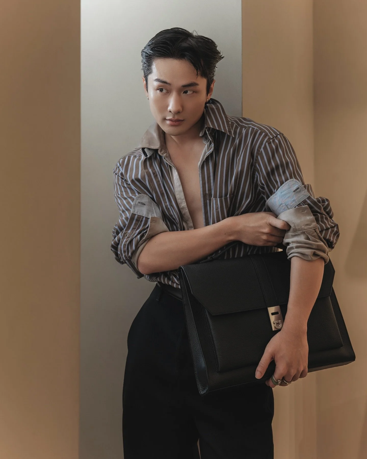 @ferragamo @dafc_vietnam 🍒 pre-spring 26 in Italian ease, rich fuchsia and chocolate