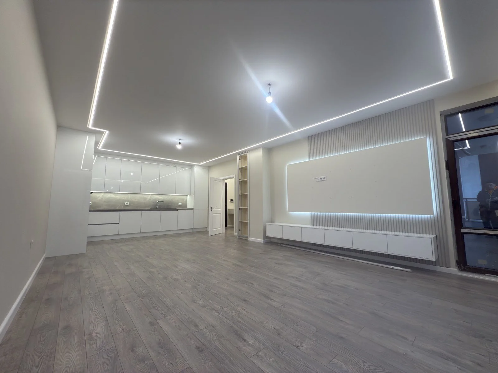 Луксозен апартамент "Modern White"