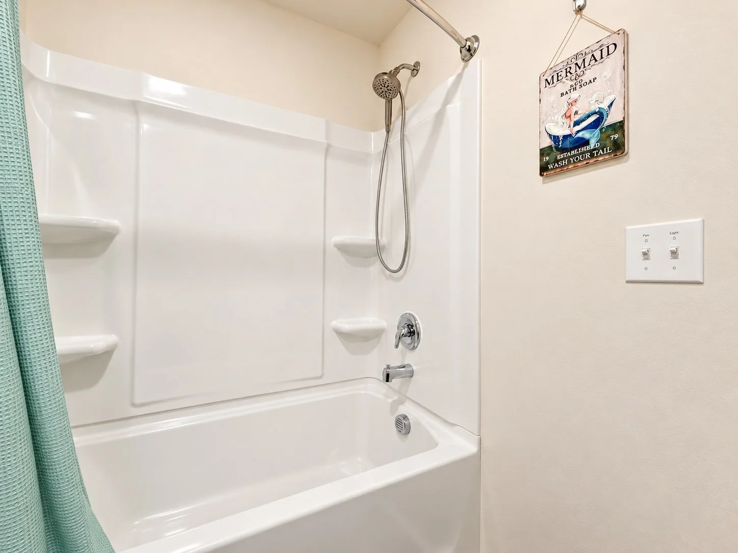 hall-bath-002.jpg