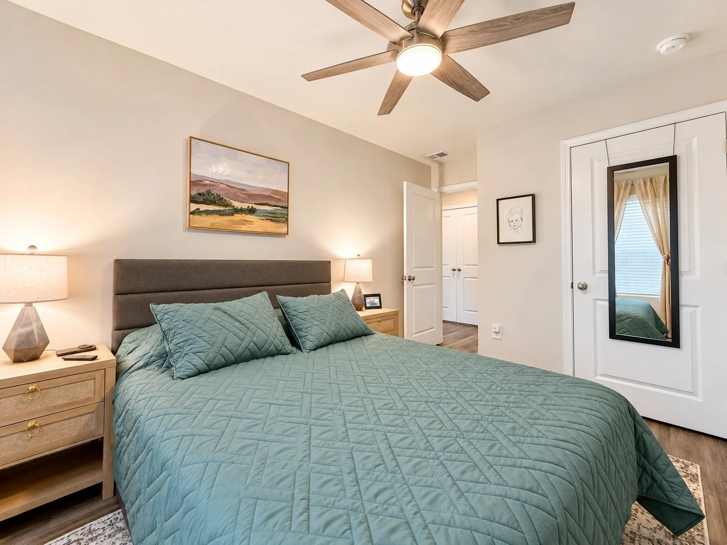queen-bedroom-002.jpg