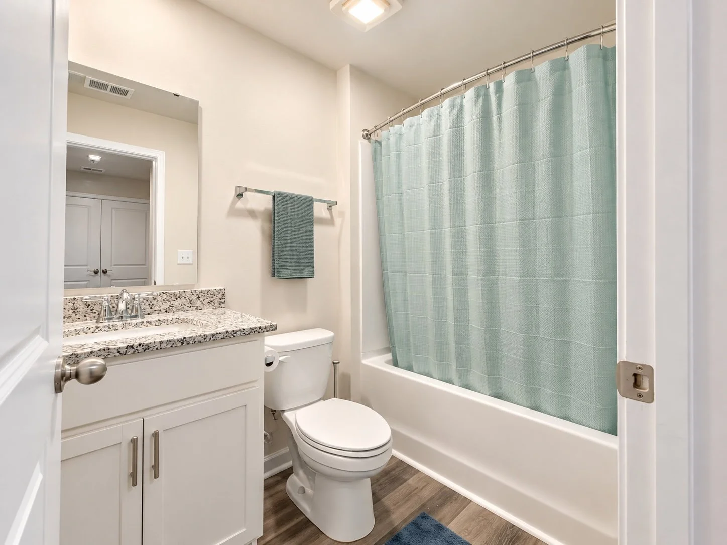 hall-bath-001.jpg