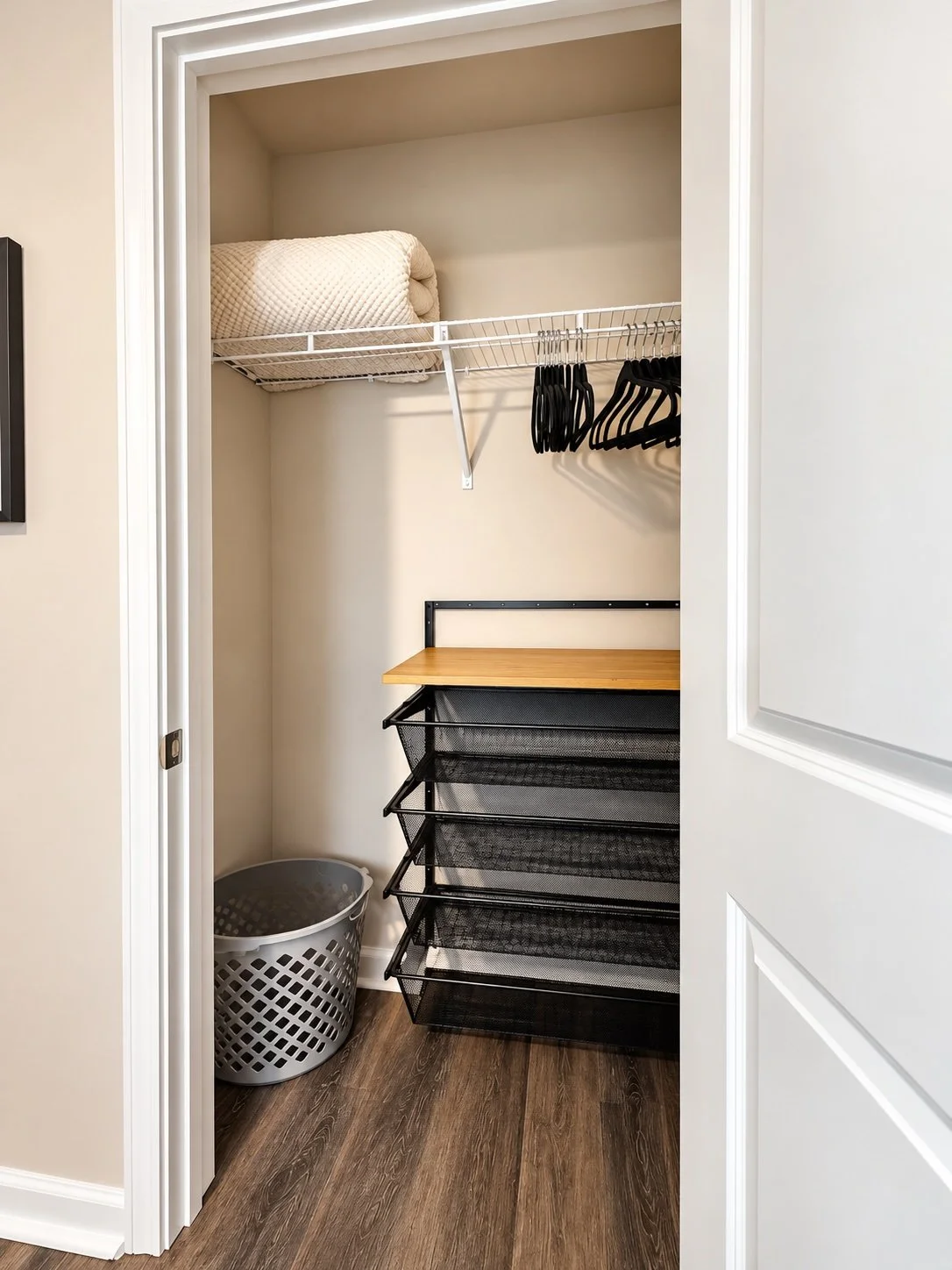 queen-bed-closet.jpg