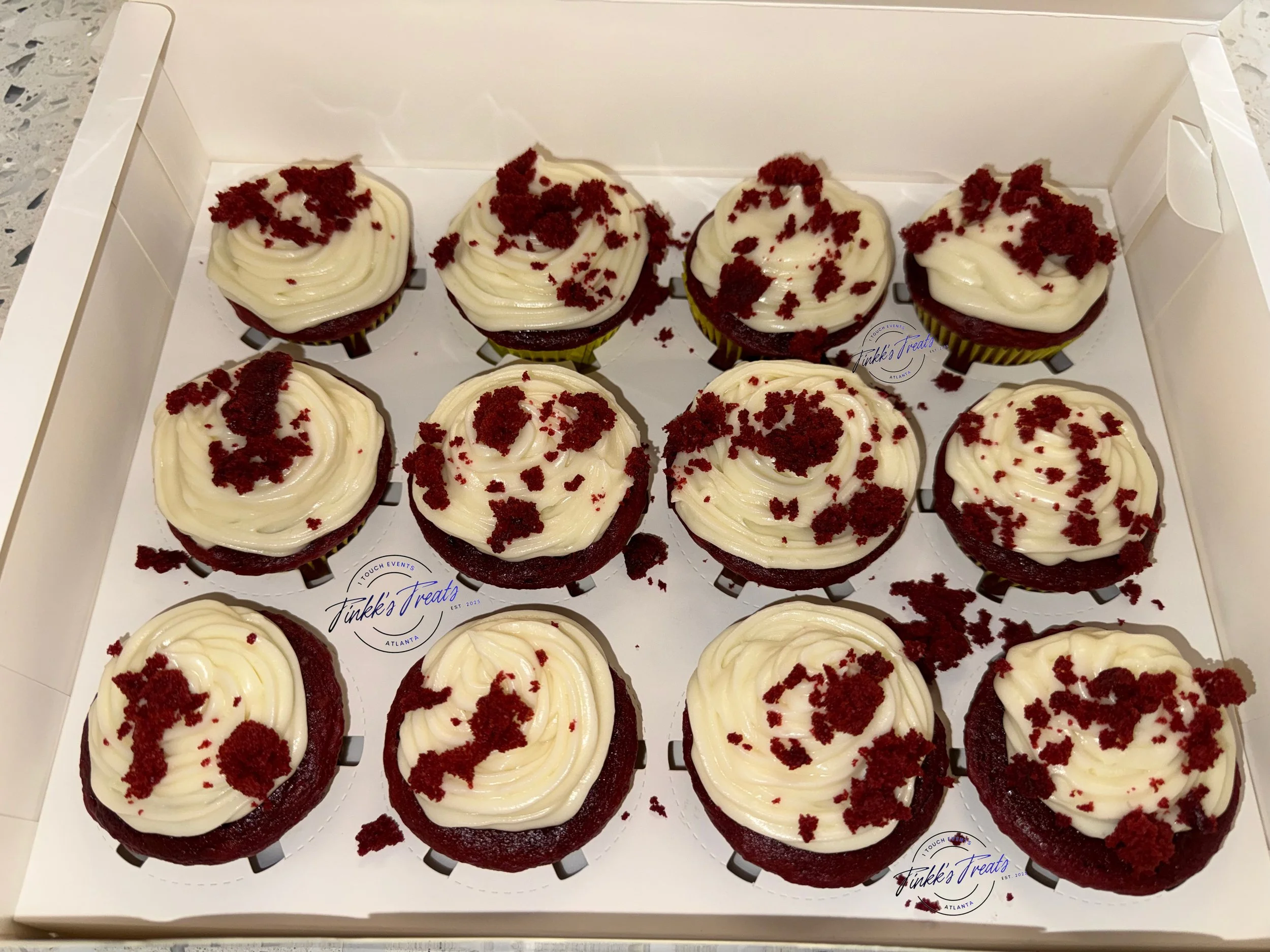 1 Dozen: Cupcakes (Any Flavor)