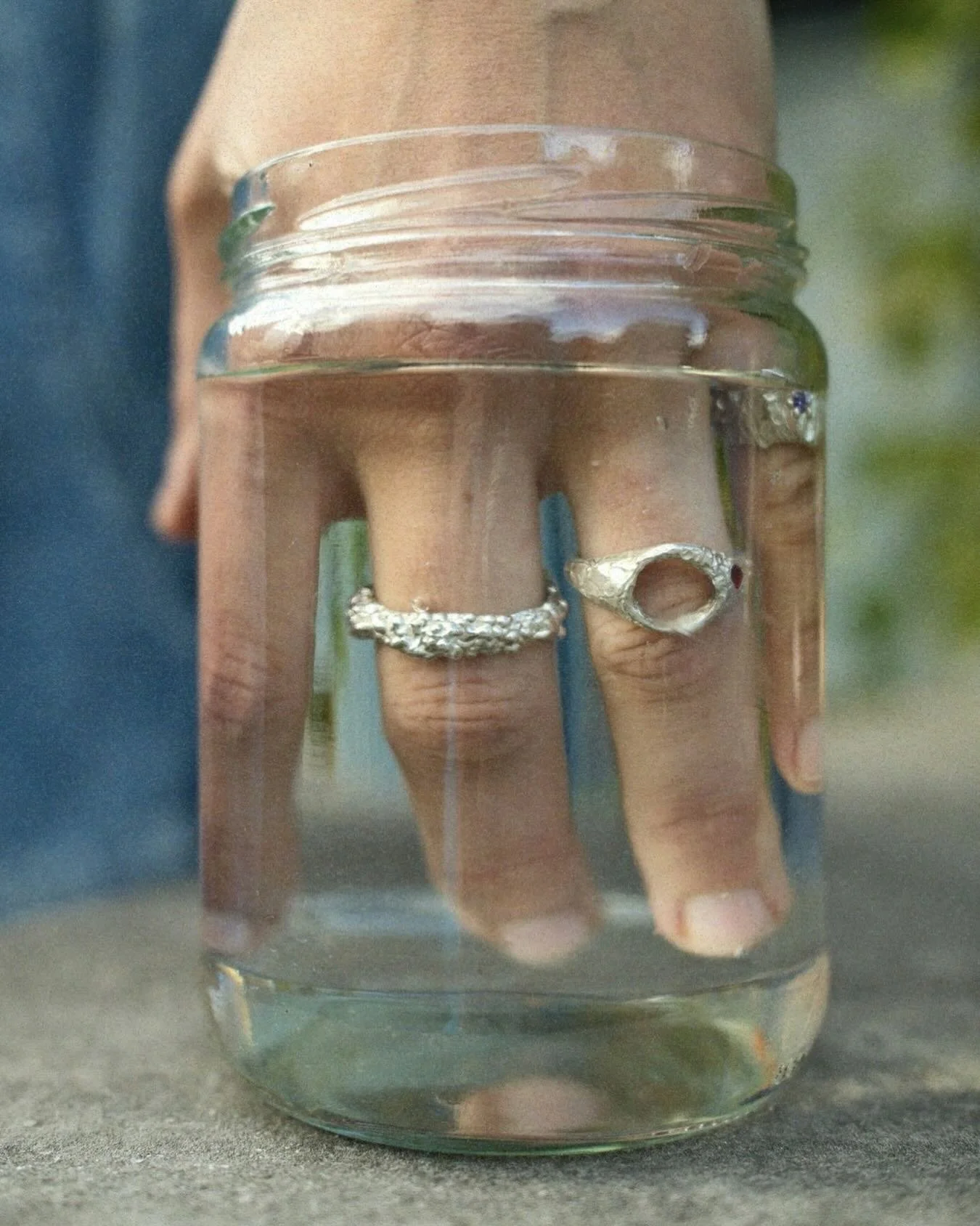 Parfois un peu sous l&rsquo;eau. Deux b&eacute;b&eacute;s, un travail salari&eacute; et un nouveau projet, il faut trouver un &eacute;quilibre. Mais je sens venir le rythme. Et bient&ocirc;t de nouvelles pi&egrave;ces, un eshop, de belles collaborati