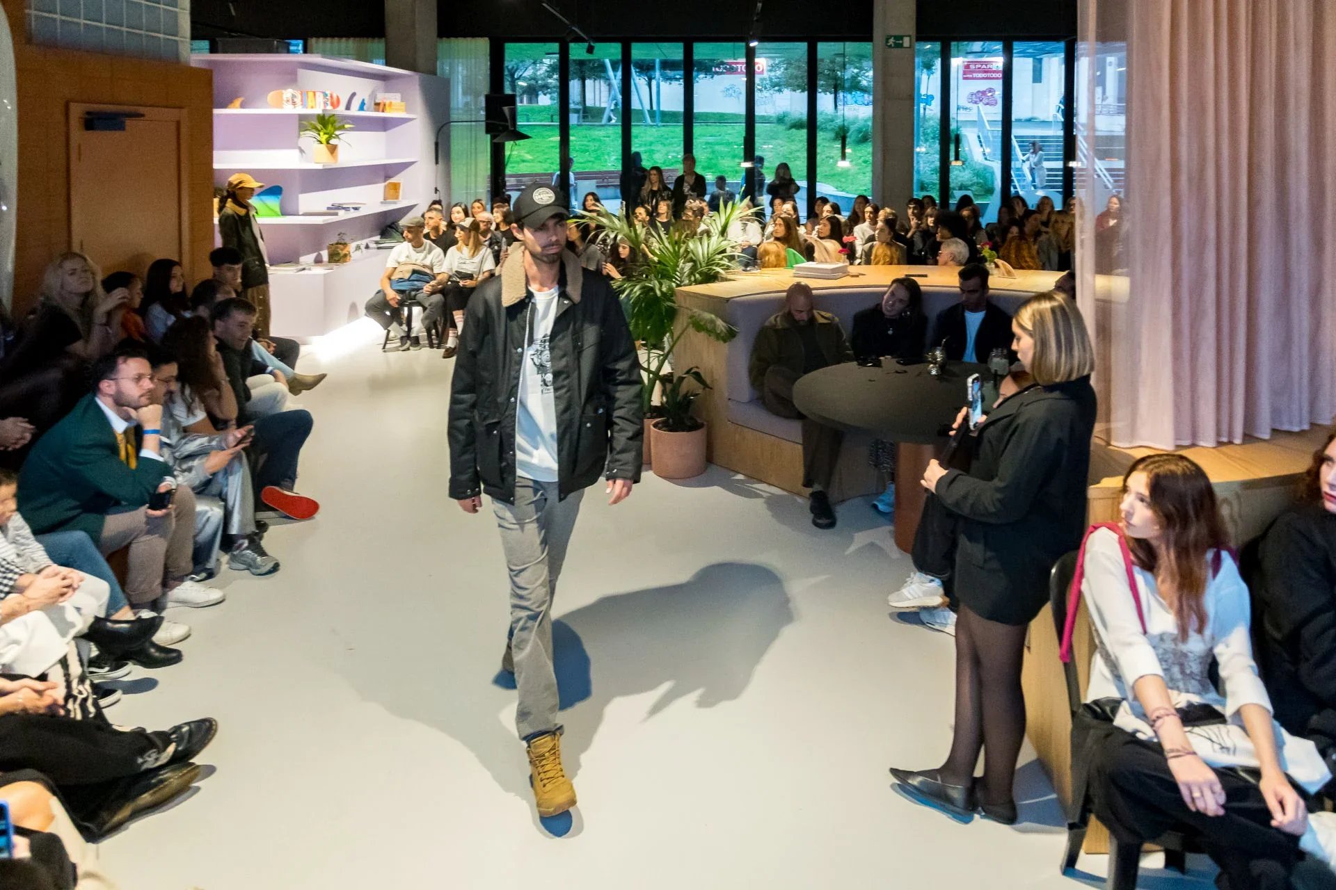 SHOPS DESFILE SOCIAL HUB 25octubre2024_031.jpg.webp