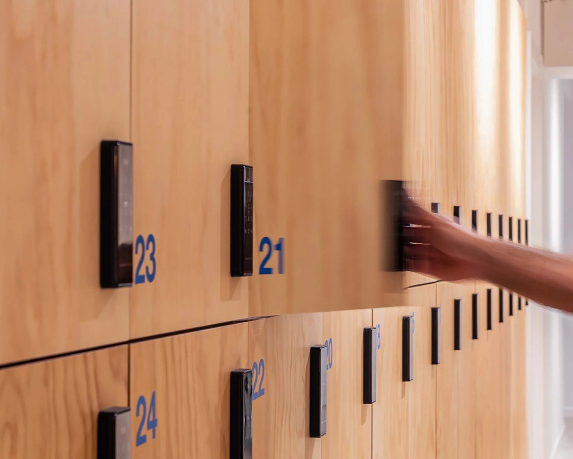 6347cd90f884e1534206be85_17. Secure lockers with smartlocks (Recortada)-2.jpg