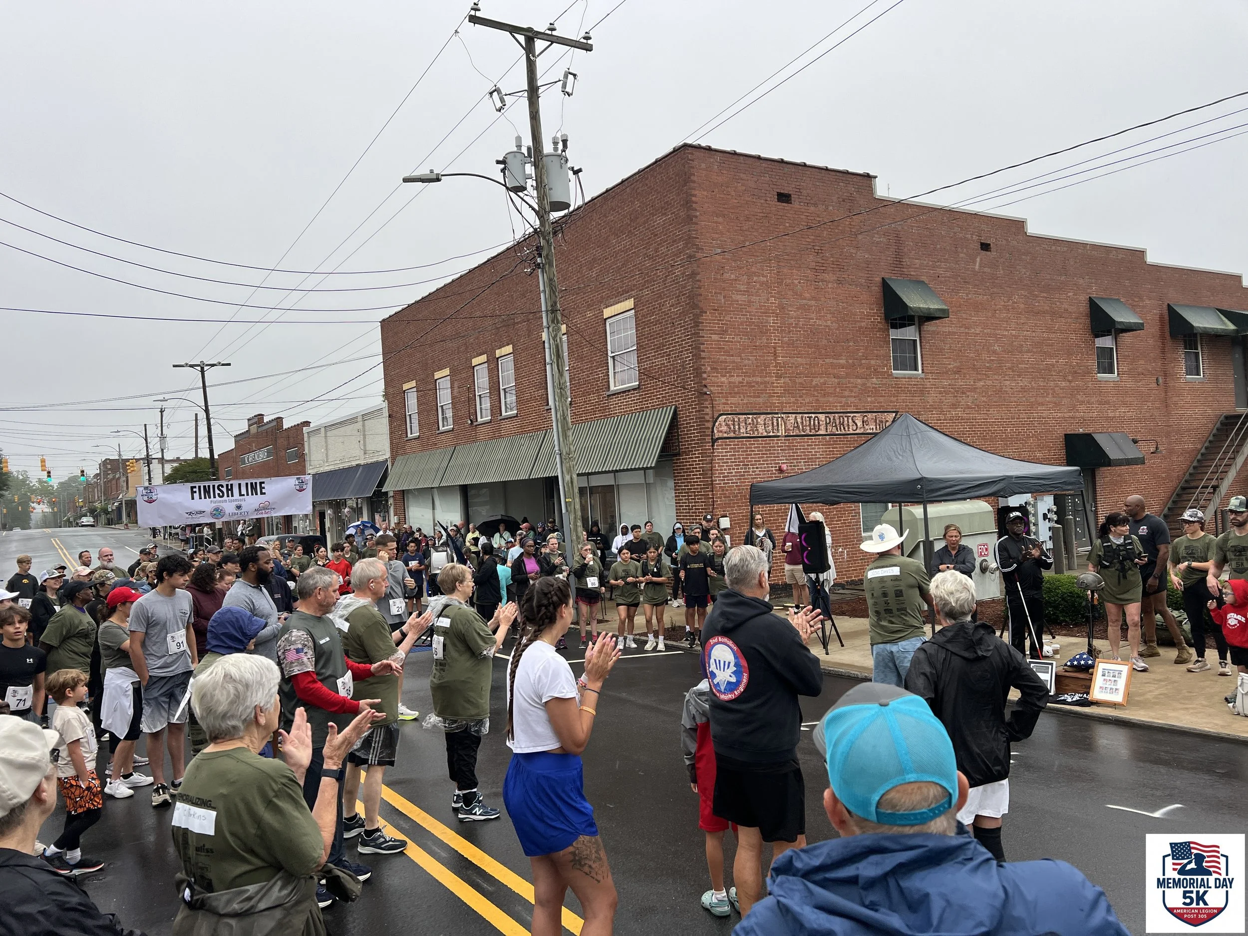 Crowd gathers ahead of the race