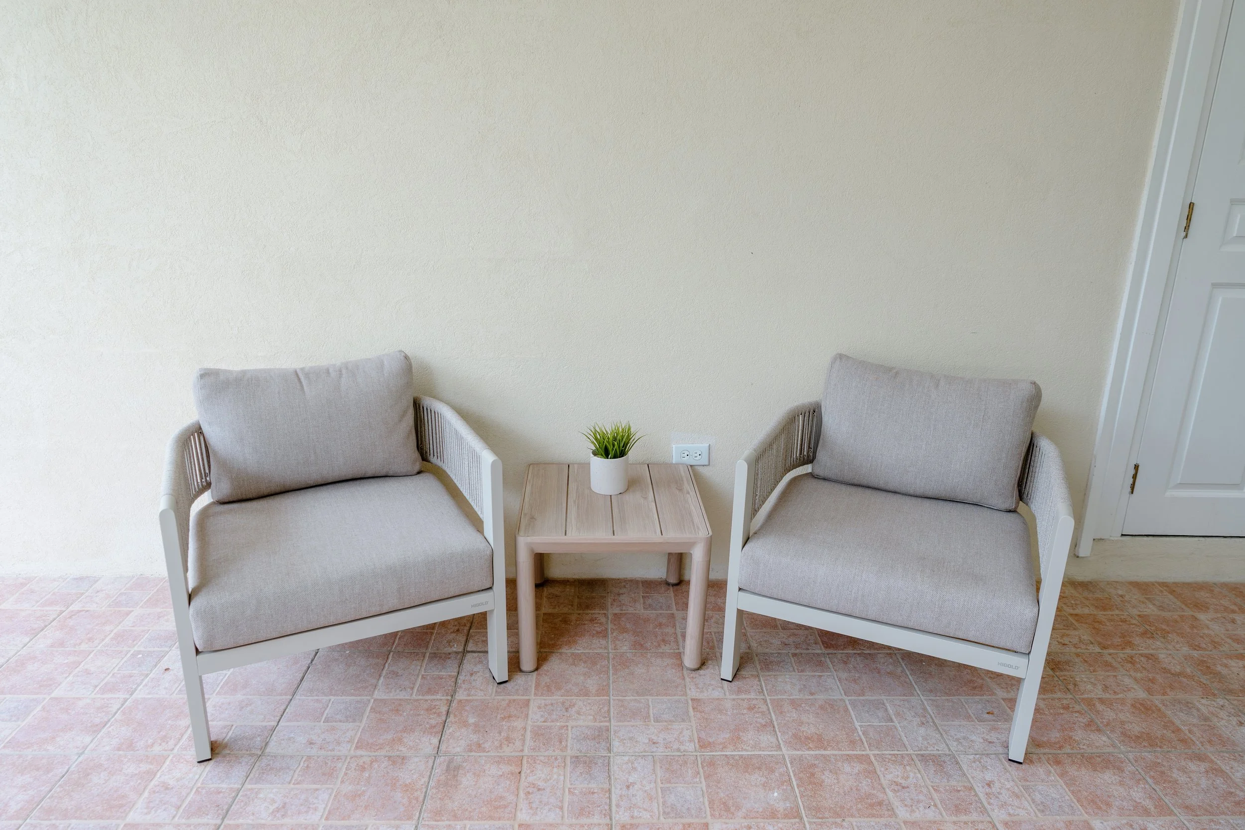 BajanHideaway_Terrace-16.jpg
