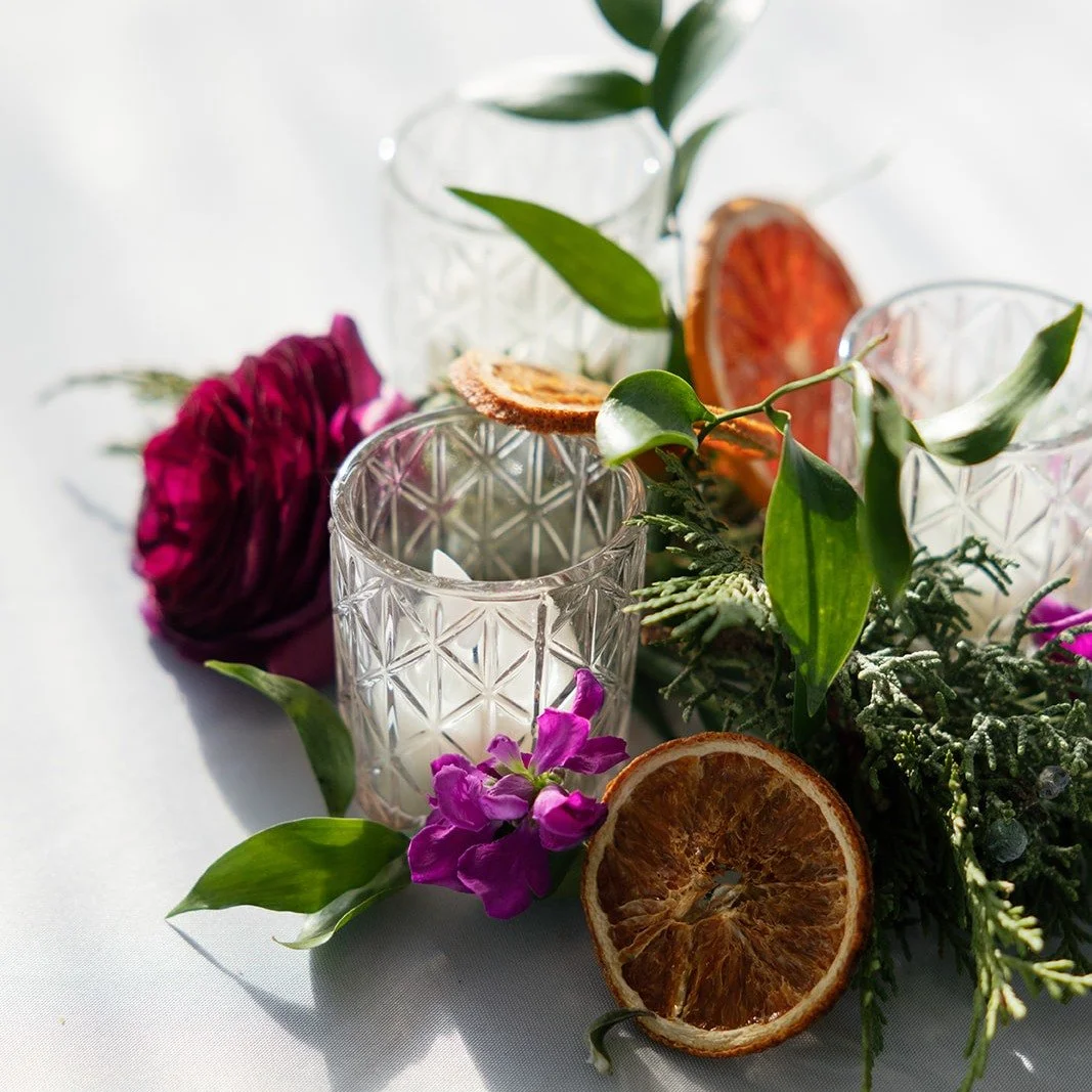 Textural greenery and dried fruit with florals and candlelight. 
#texture #driedfruit #centerpiece