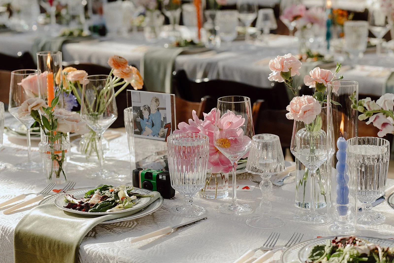 It's always refreshing when the table has lots of texture and isn't just static with a plain white tablecloth and white napkin and typical glass. For Flynn's wedding she pulled texture in with the tablecloth, napkin, plates, silverwear, glassware and