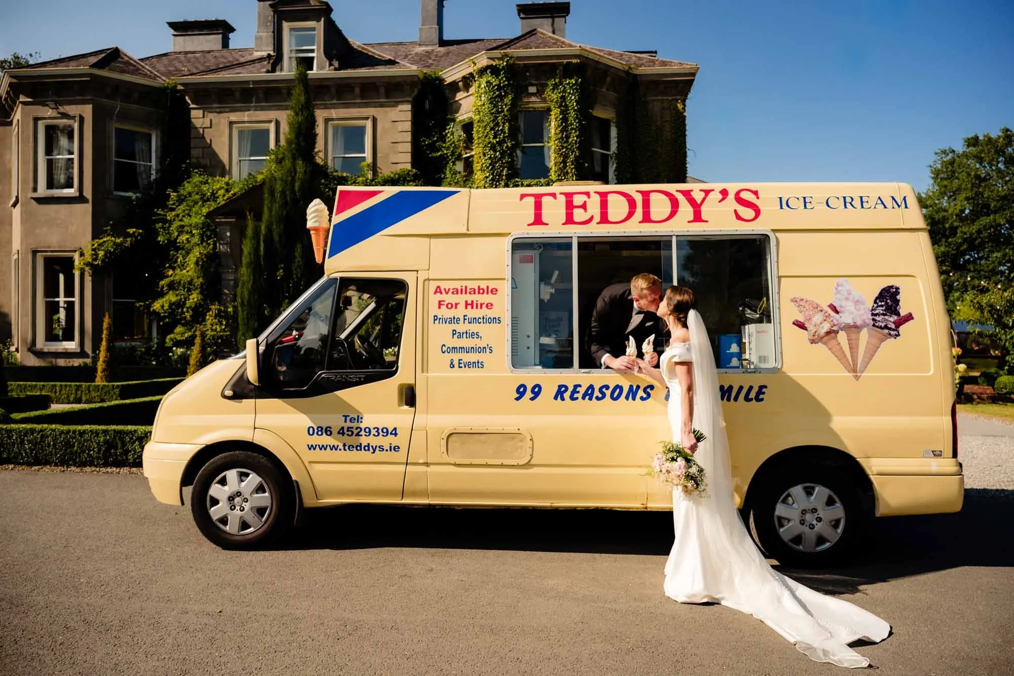 Tinakilly-House-Wicklow-Wedding-Outdoor-Drinks-Reception-Photography-Annie-Kheffache-17.jpg