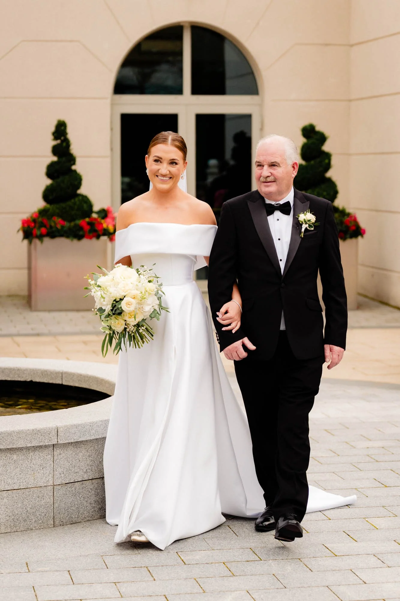 Powerscourt-hotel-outdoor-ceremony-garden-photos-annie-kheffache-4.jpg
