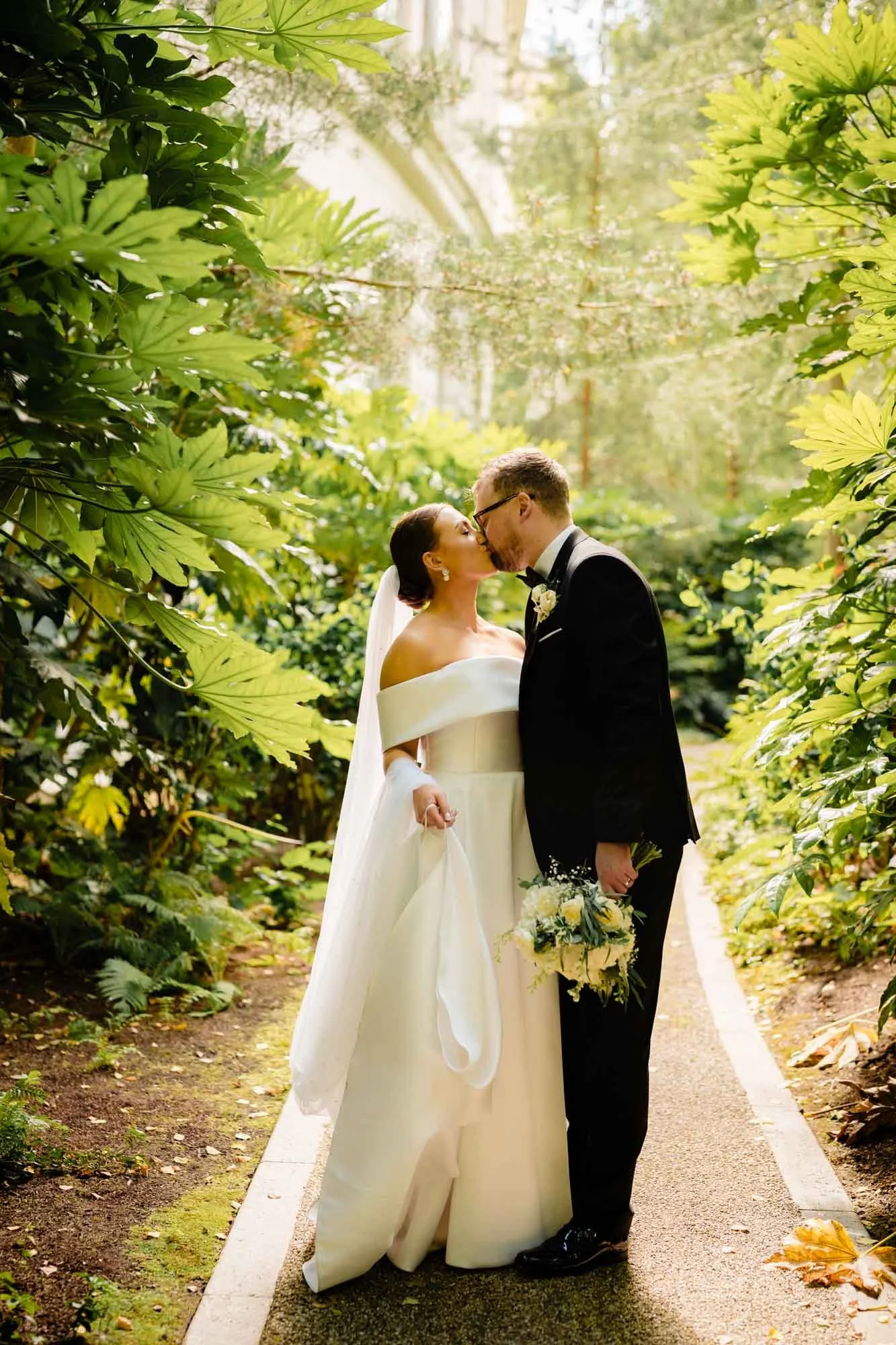 Powerscourt-hotel-relaxed-natural-wedding-photographs-annie-kheffache-6.jpg