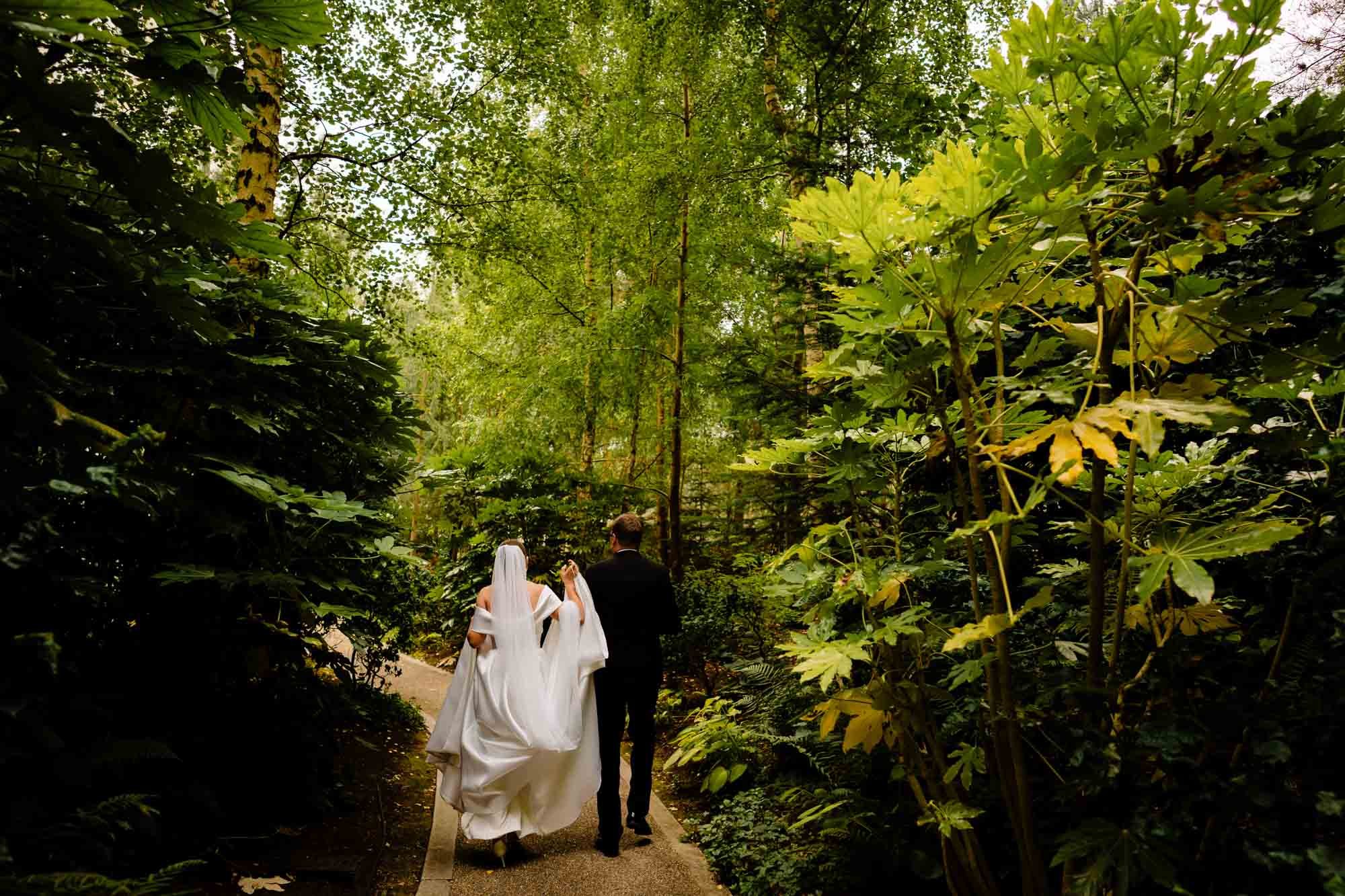 Powerscourt-hotel-relaxed-natural-wedding-photographs-annie-kheffache-11.jpg