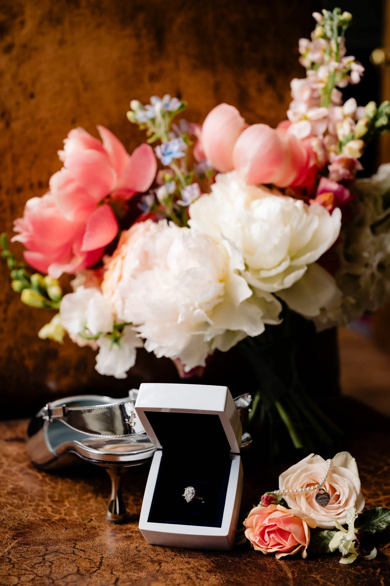 Gloster-House-Wedding-Bride-Preparations-Bridal-Suite-Annie-Kheffache-4.jpg