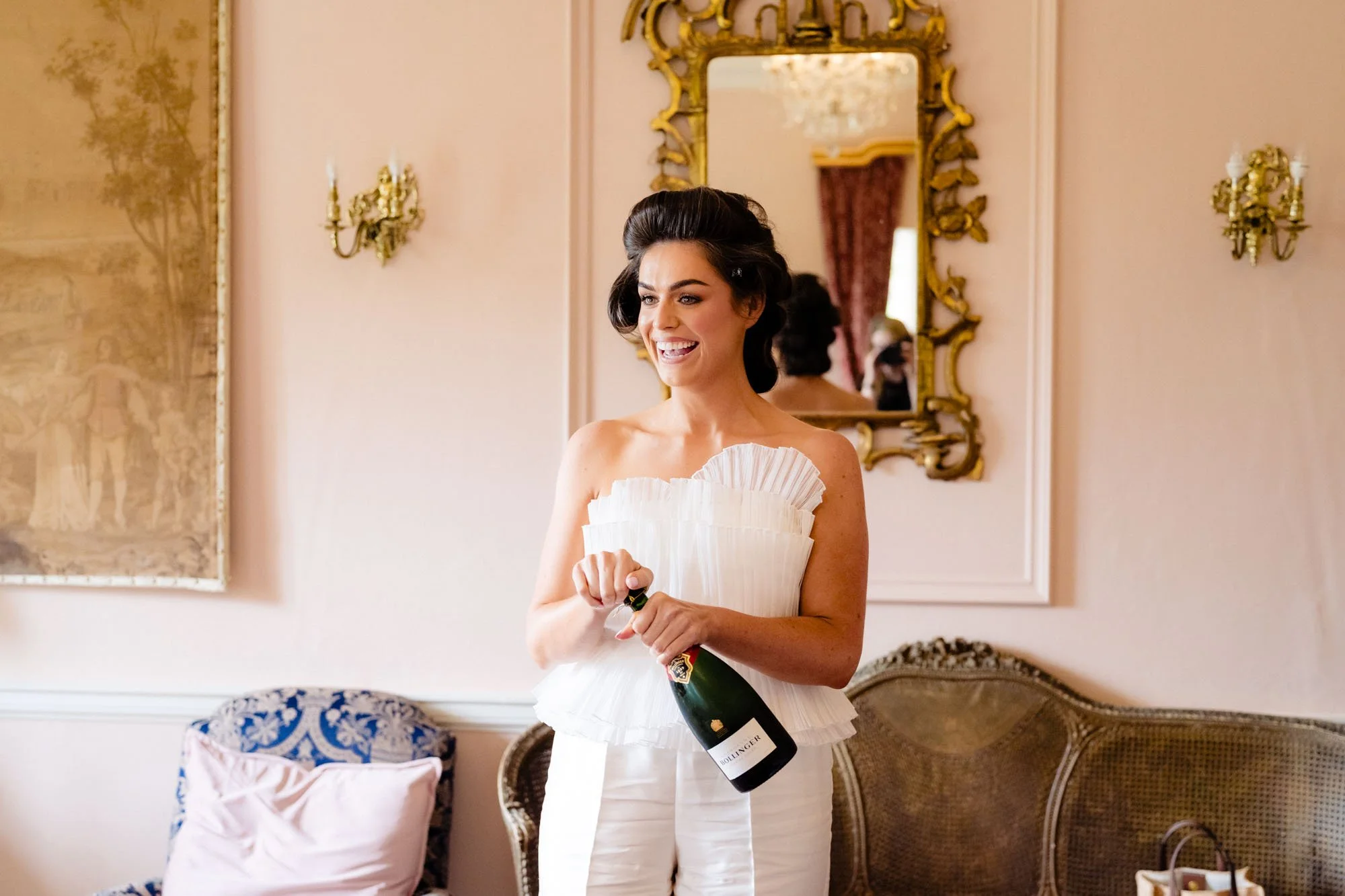 Gloster-House-Wedding-Bride-Preparations-Bridal-Suite-Annie-Kheffache-5.jpg