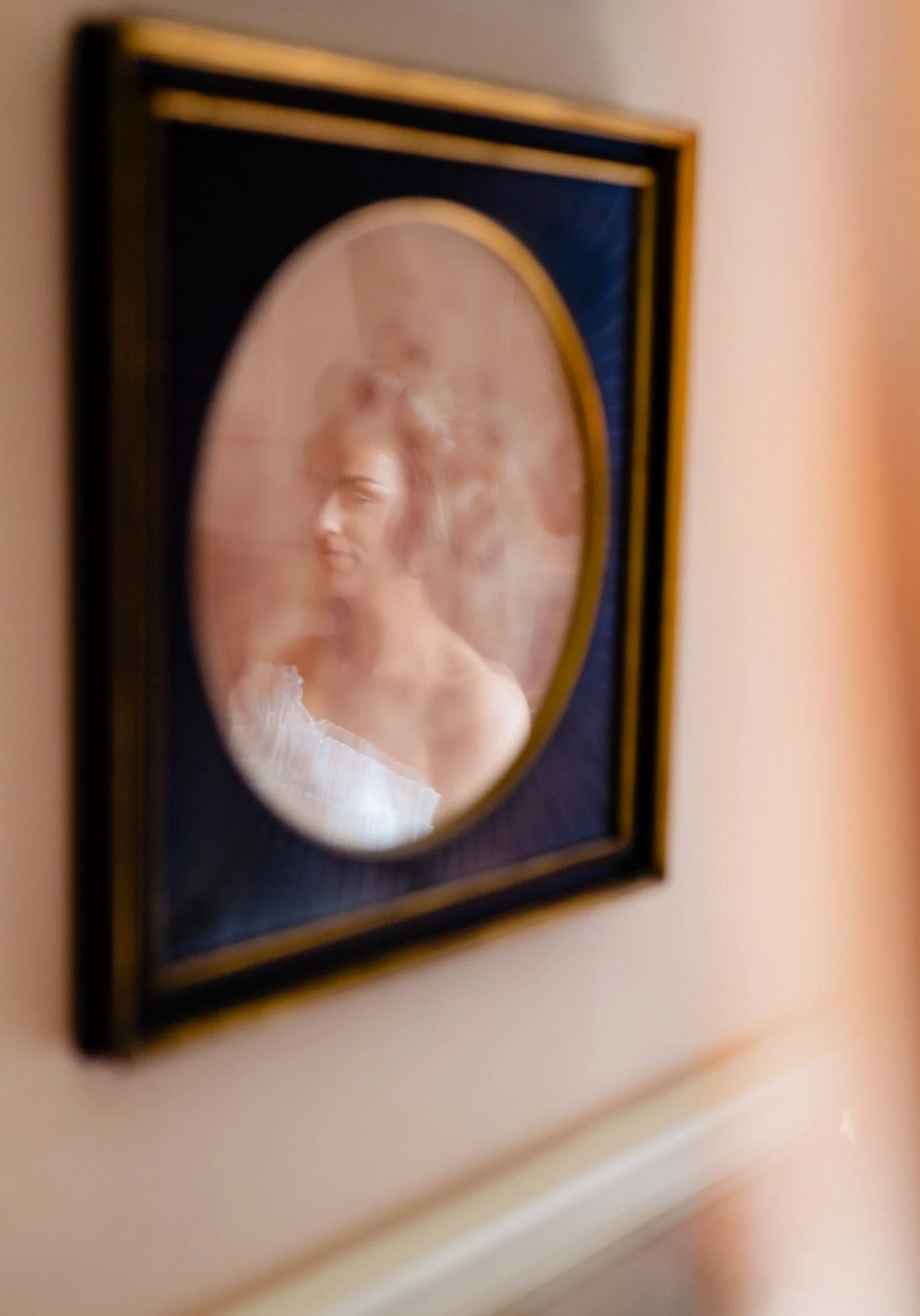 Gloster-House-Wedding-Bride-Preparations-Bridal-Suite-Annie-Kheffache-11.jpg