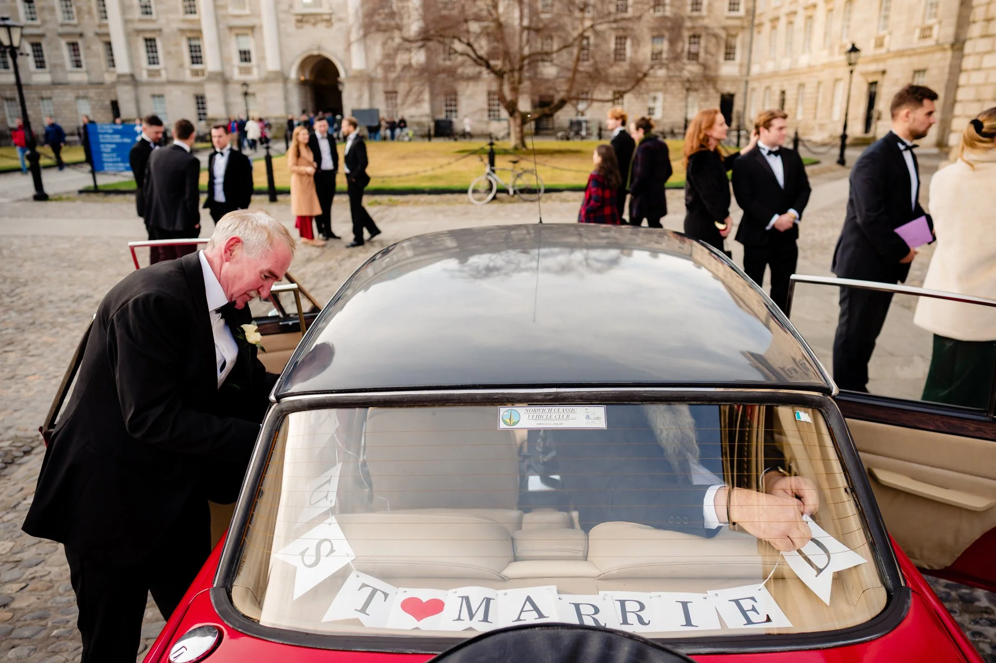 Trinity-college-dublin-wedding-family-photos-annie-kheffache-3.jpg