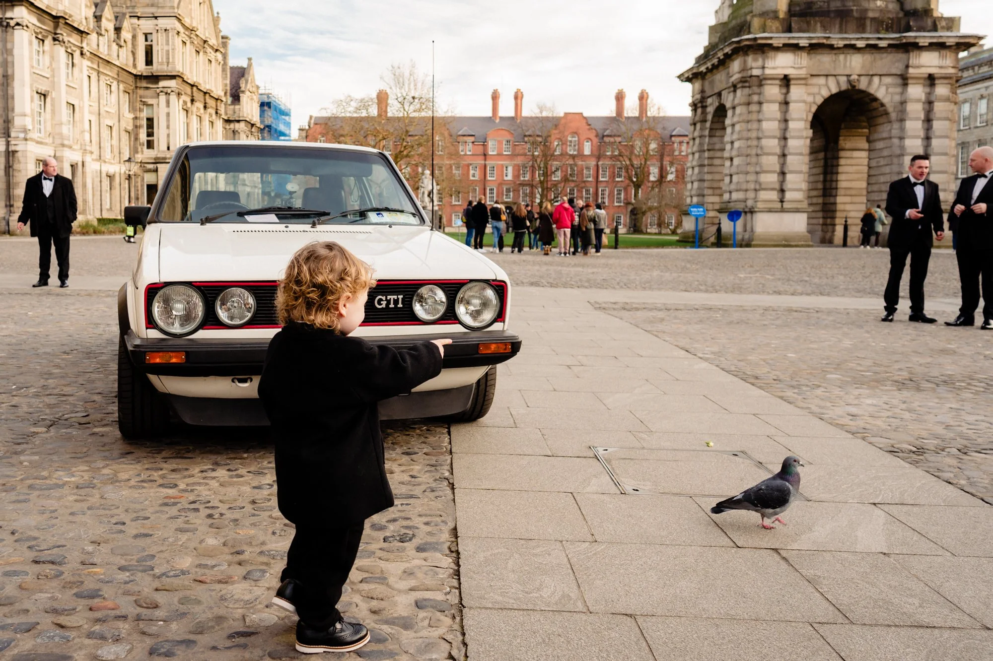 Trinity-college-dublin-wedding-family-photos-annie-kheffache-5.jpg