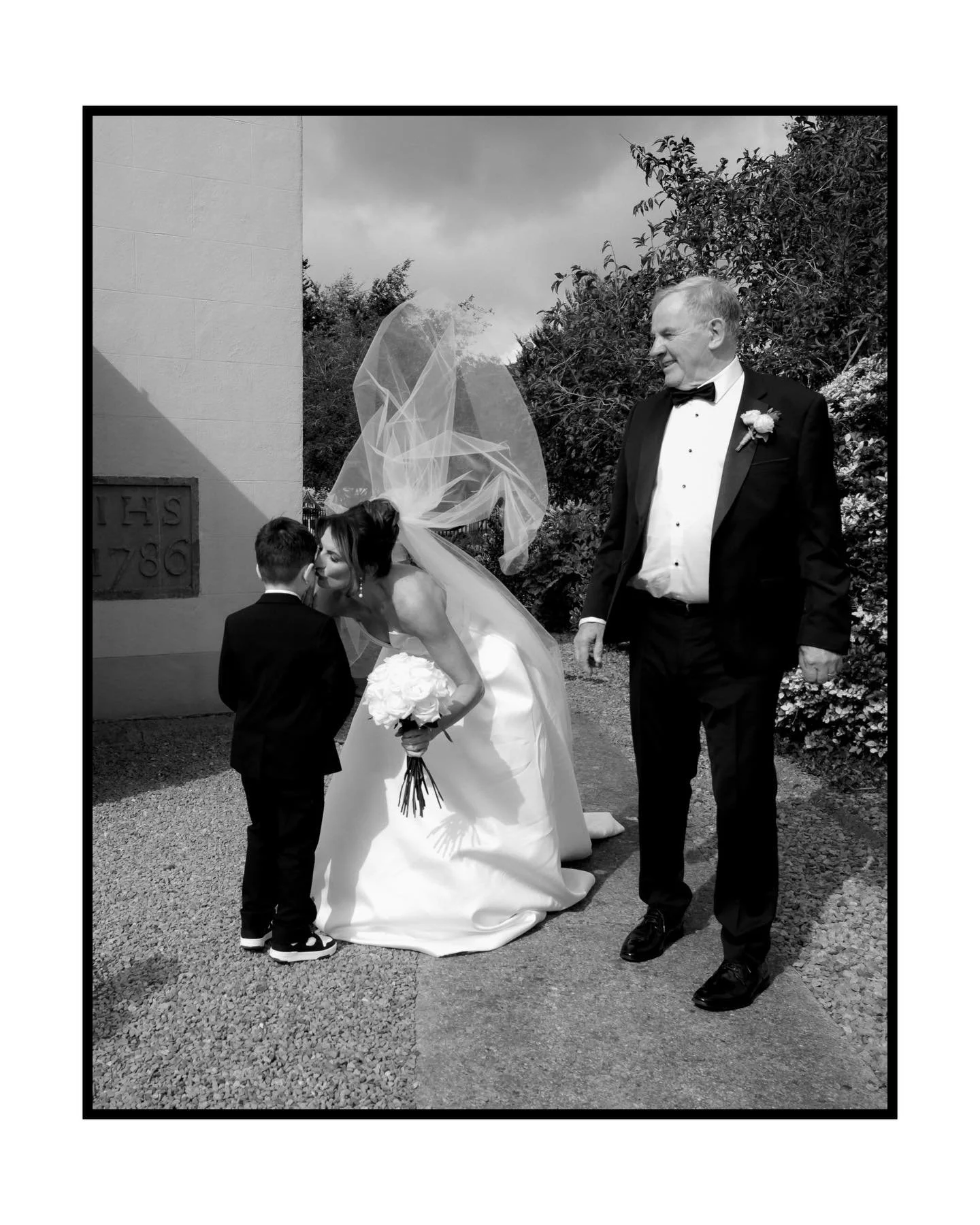 &lsquo;Documentary style&rsquo; is mostly about blending into the wedding and letting the day unfold naturally, noticing the beautiful little moments for you as they happen for real. 

#documentaryweddingphotography #naturalweddingphotography