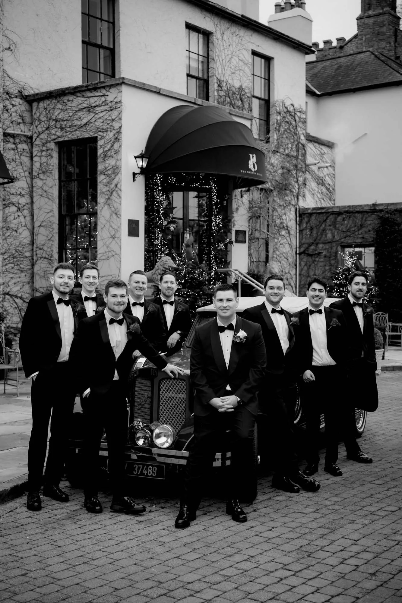 Barberstown-Castle-black-tie-wedding-groom-photographer-annie-kheffache-12.jpg