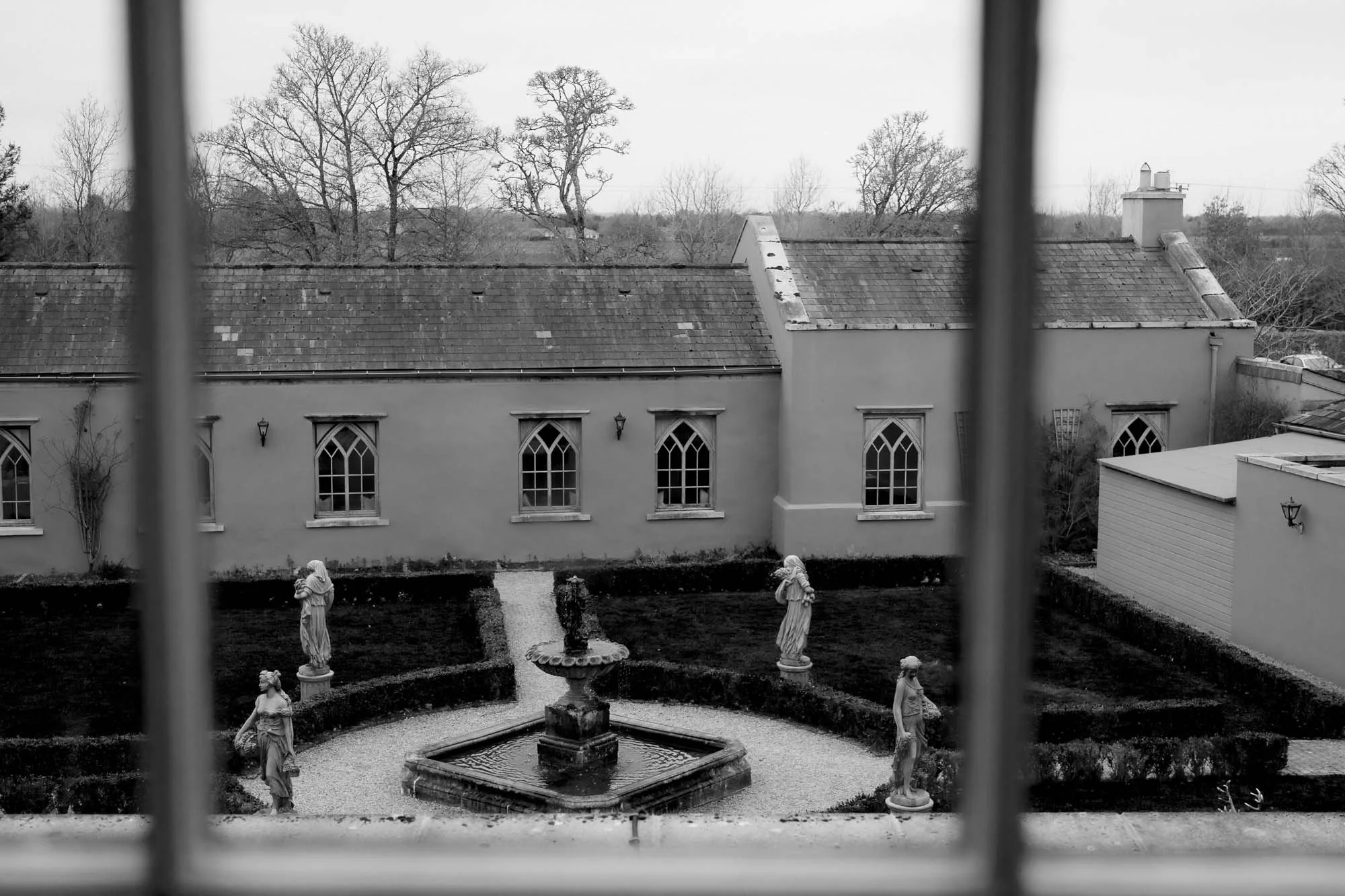 Barberstown-Castle-bridal-suite-wedding-photographer-annie-kheffache-1.jpg
