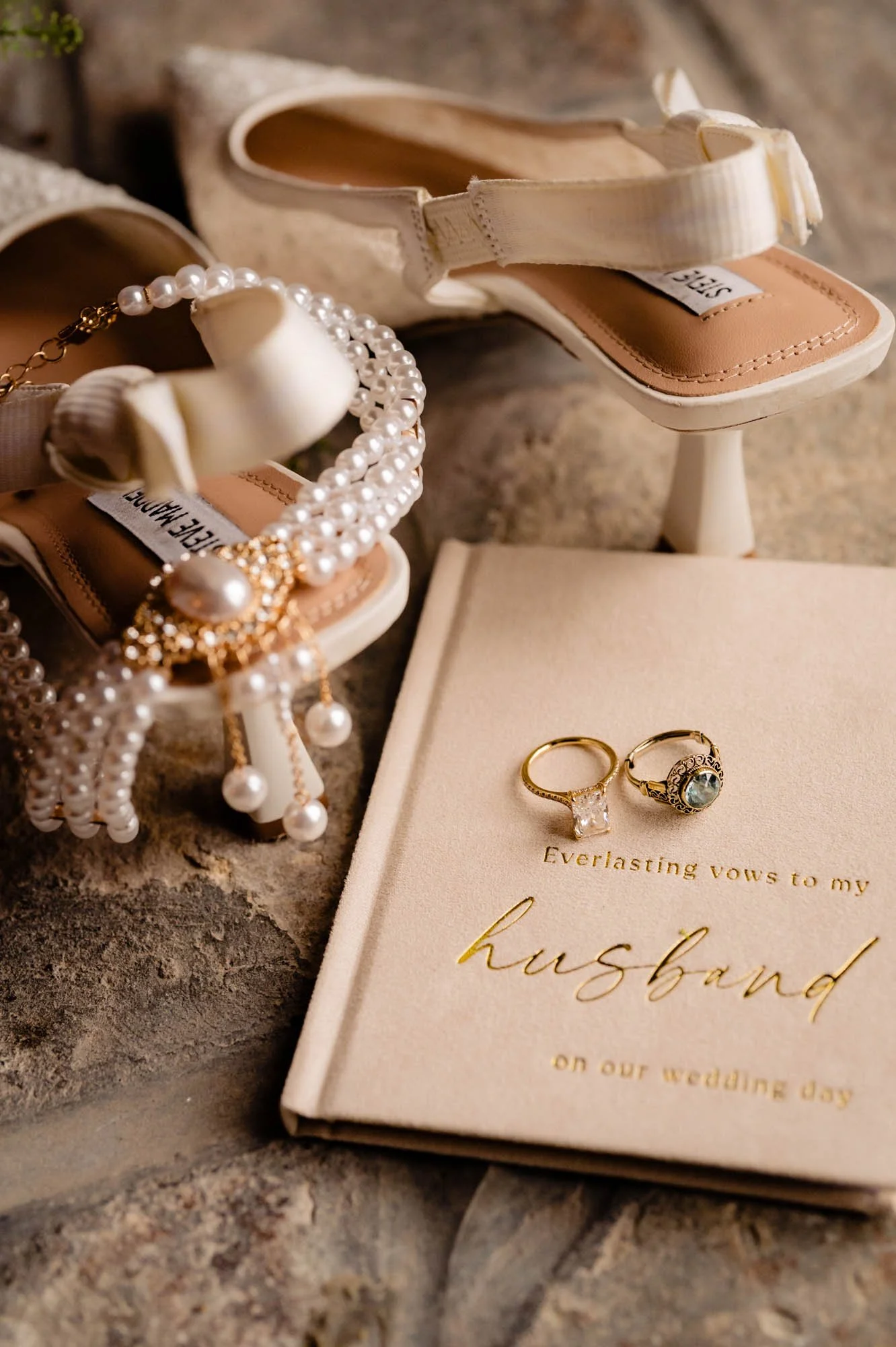 Barberstown-Castle-bridal-suite-wedding-photographer-annie-kheffache-2.jpg