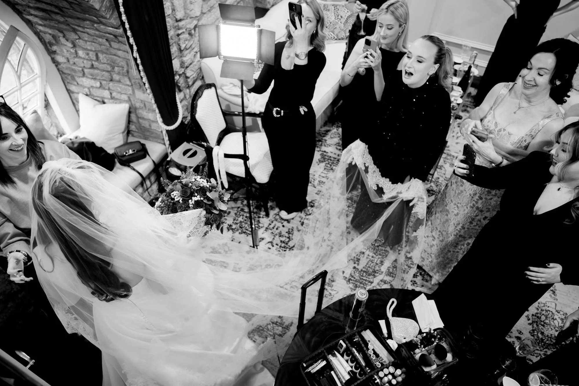 Barberstown-Castle-bridal-suite-wedding-photographer-annie-kheffache-11.jpg