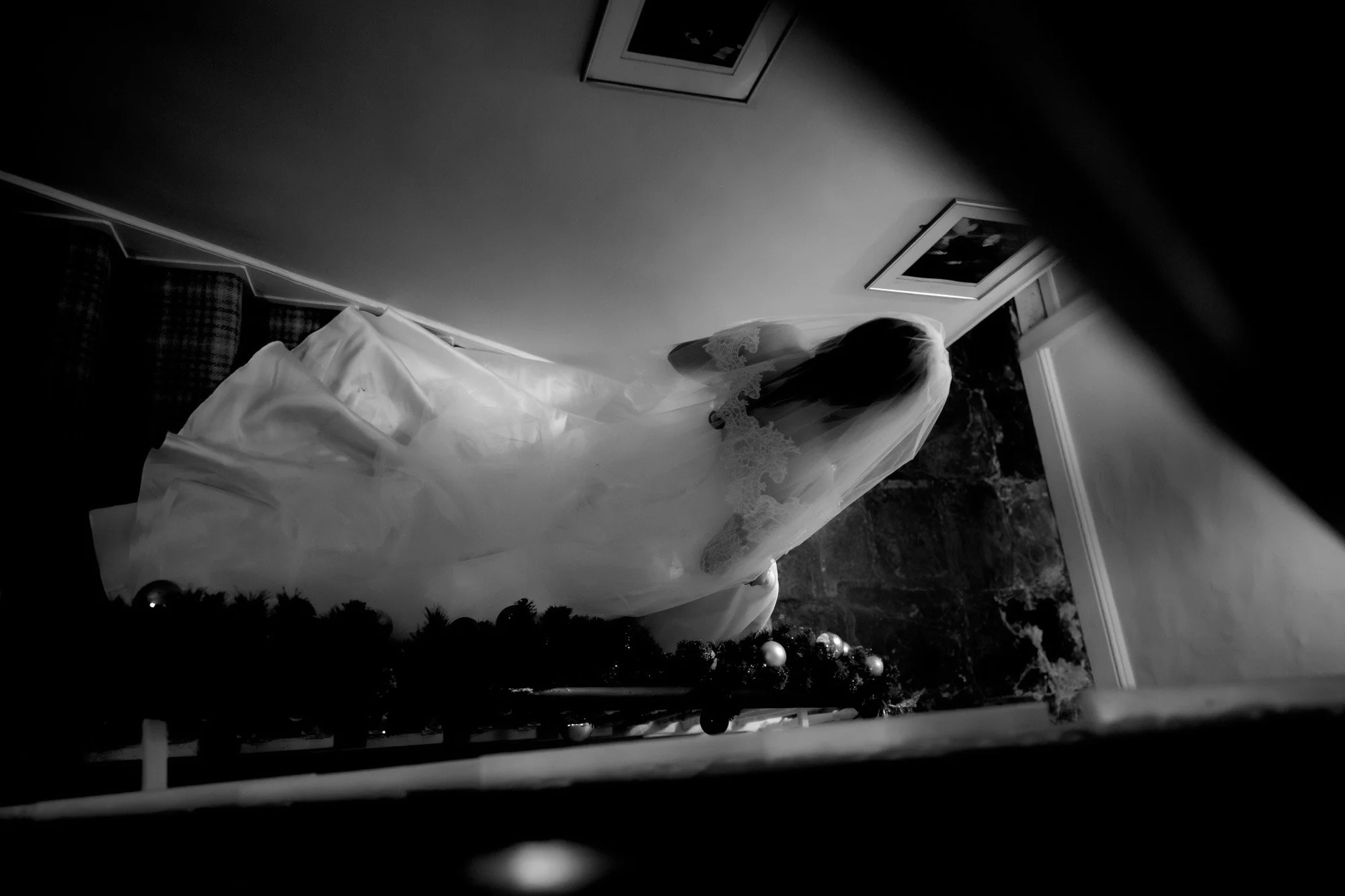Barberstown-Castle-bridal-suite-wedding-photographer-annie-kheffache-15.jpg
