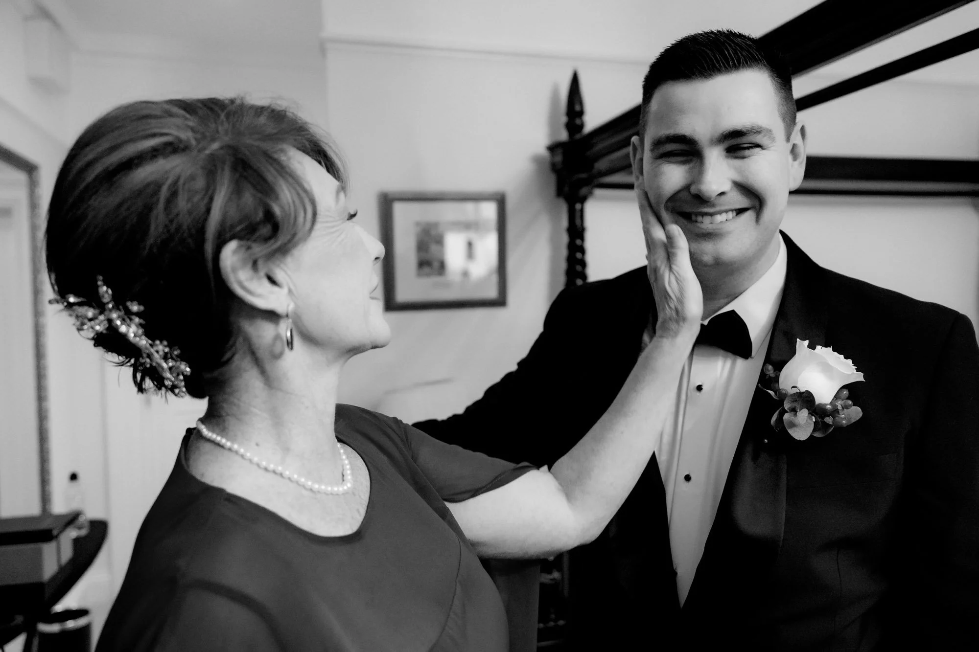 Barberstown-Castle-black-tie-wedding-groom-photographer-annie-kheffache-10.jpg