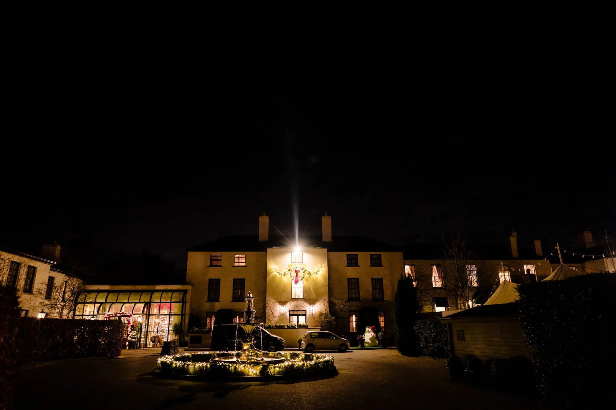 Barberstown-Castle-black-tie-wedding-party-photography-annie-kheffache-14.jpg