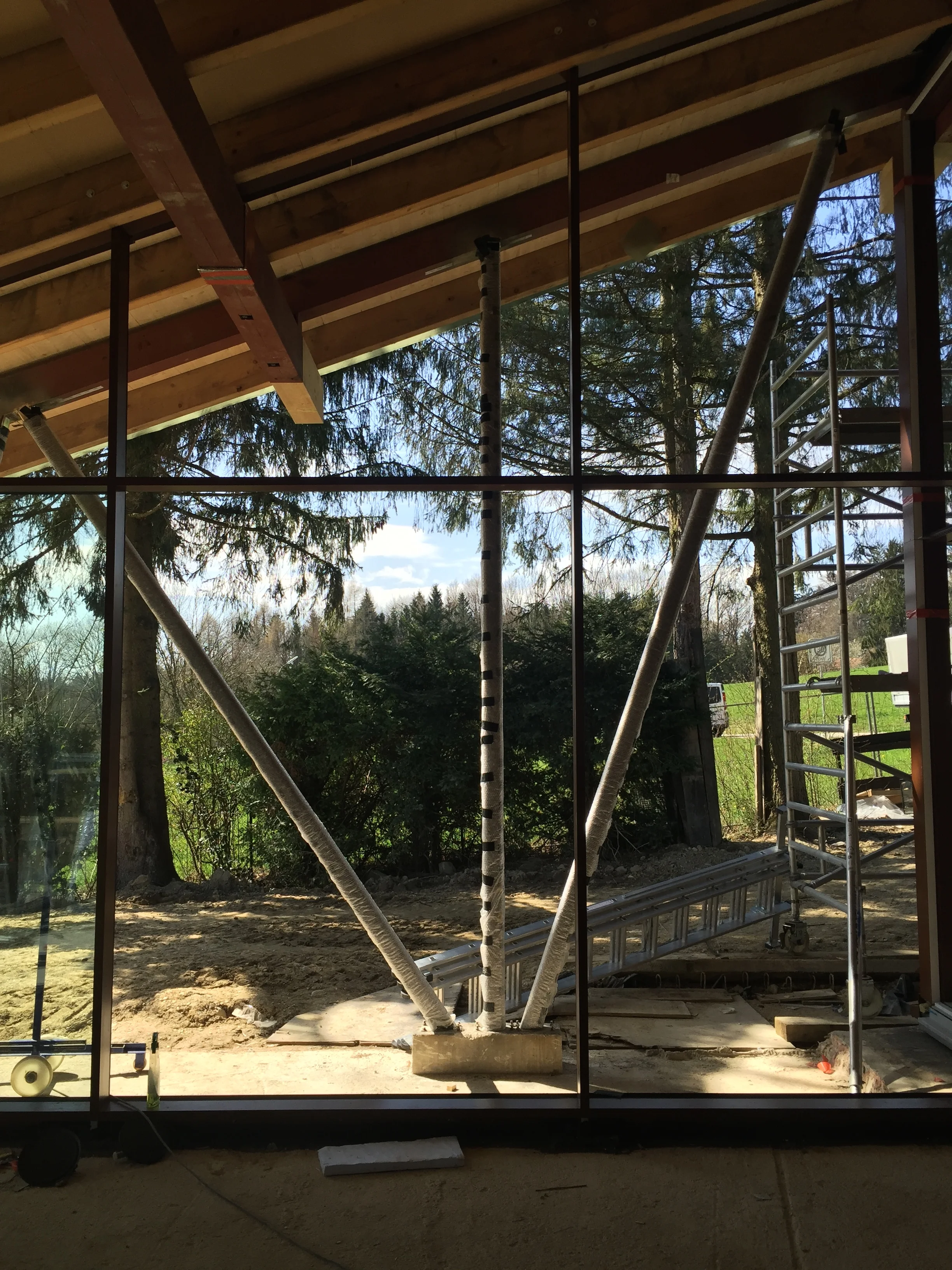 Montage der Glasfassade von Frener und Reifer aus Brixen