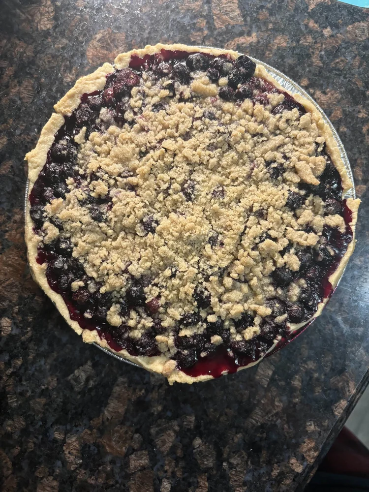 Blueberry crumble pie
