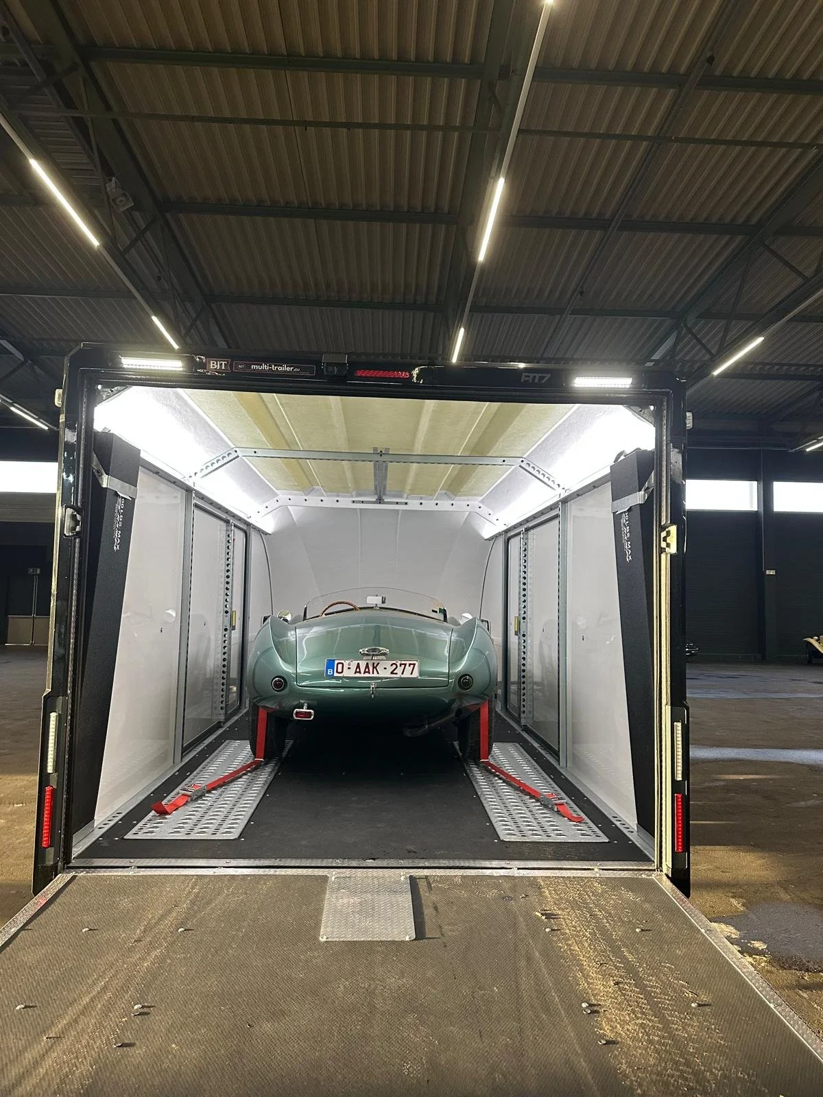 oldtimer transport, Arnold Bristol, Arnold Bristol transport, gesloten transport, enclosed transport, oldtimer transport, transport Europa, transport beurs, transport rally, luxe wagen transport