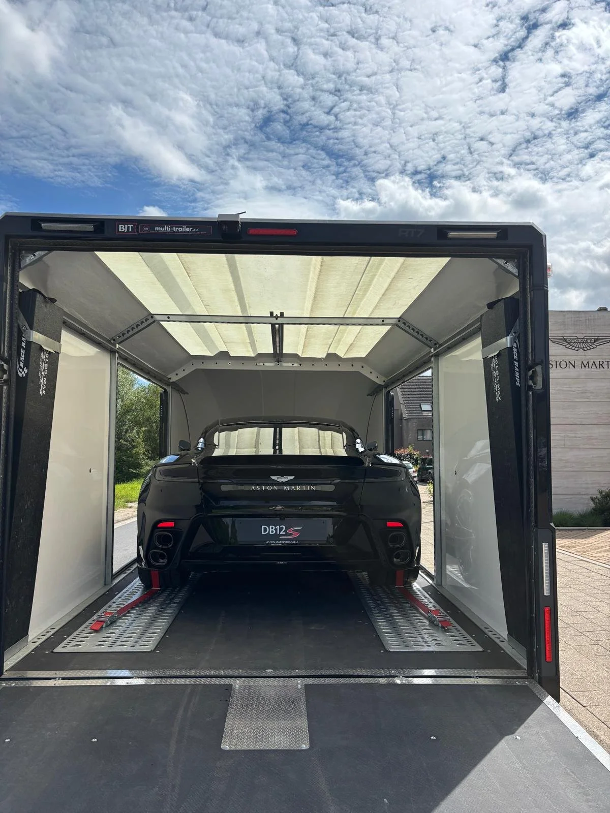 gesloten transport Aston Martin, gesloten transport sportwagen