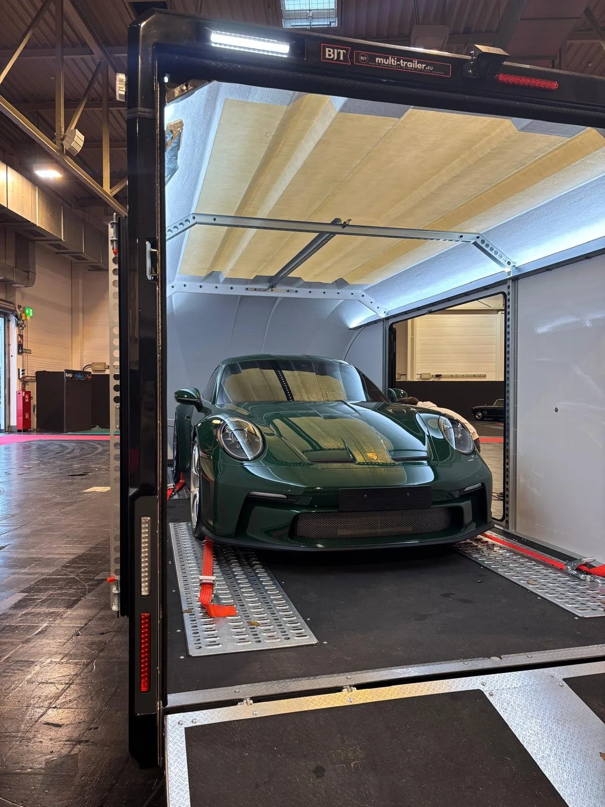 Transport Porsche, Porsche 911, enclosed transport Porsche, oldtimer transport
