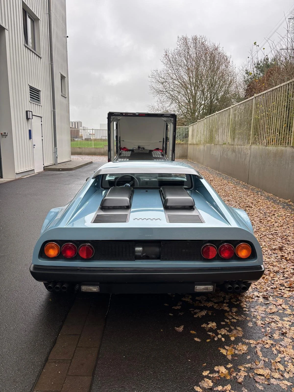 Ferrari 365 GTB transport, enclosed transport, oldtimer transport, transport Europa, gesloten transport