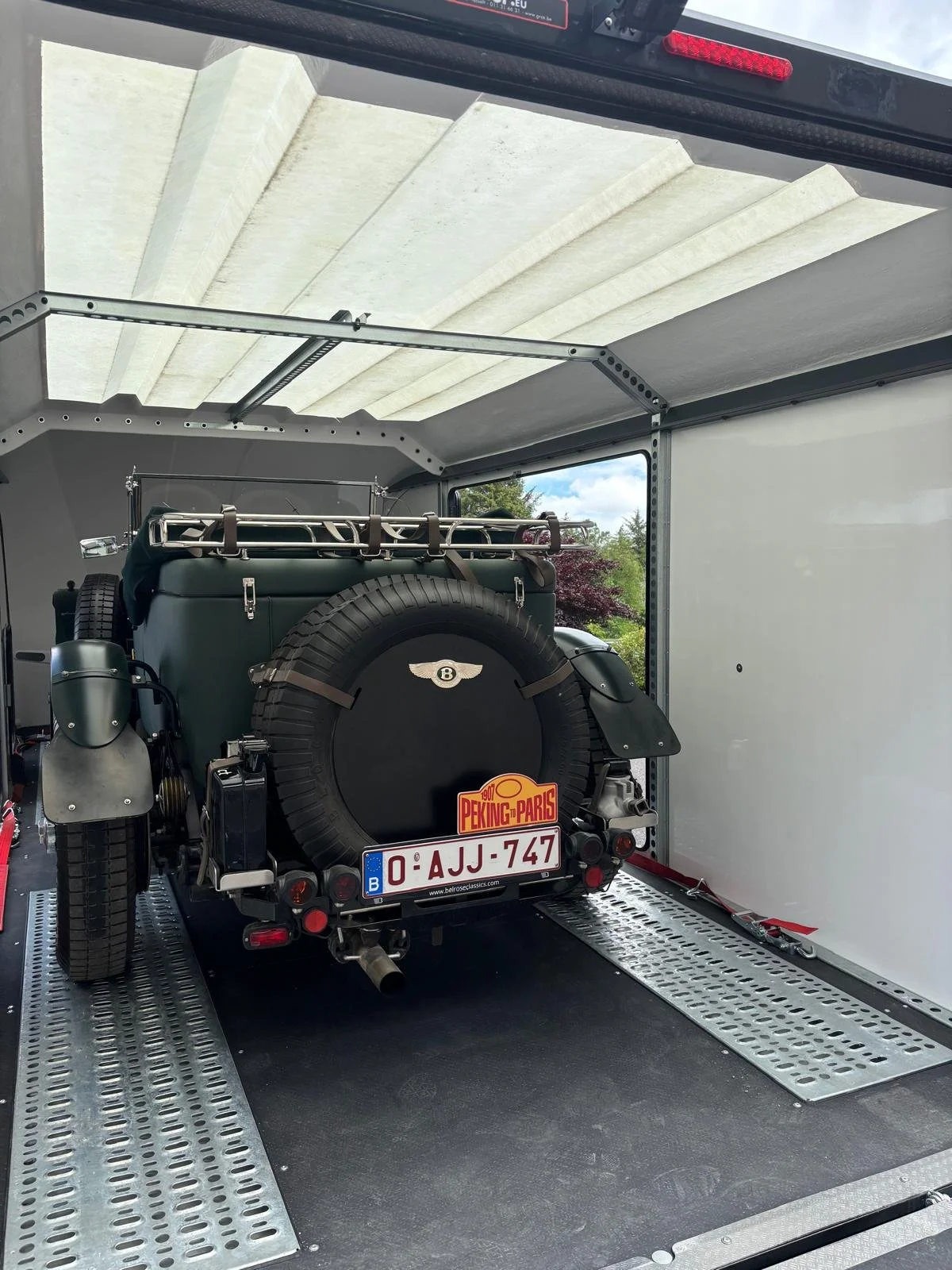 gesloten transport Bentley oldtimer naar Spanje