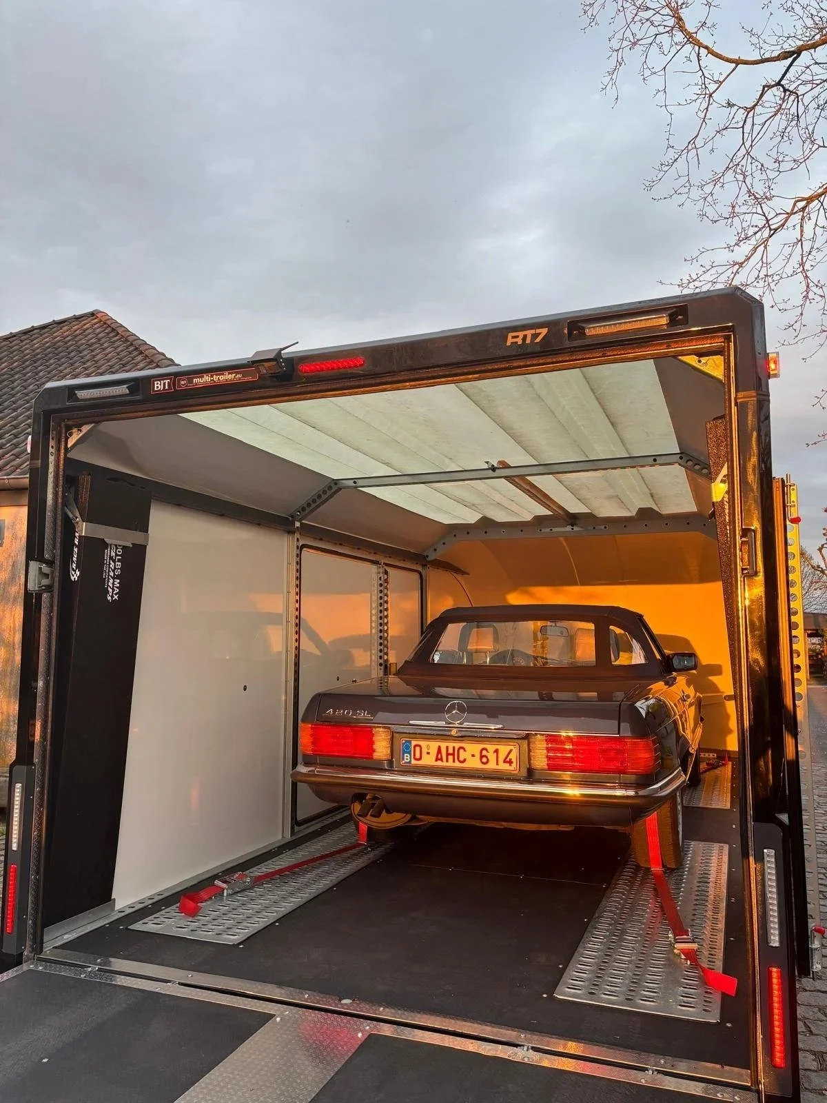 enclosed transport Spain/ gesloten transport Spanje
