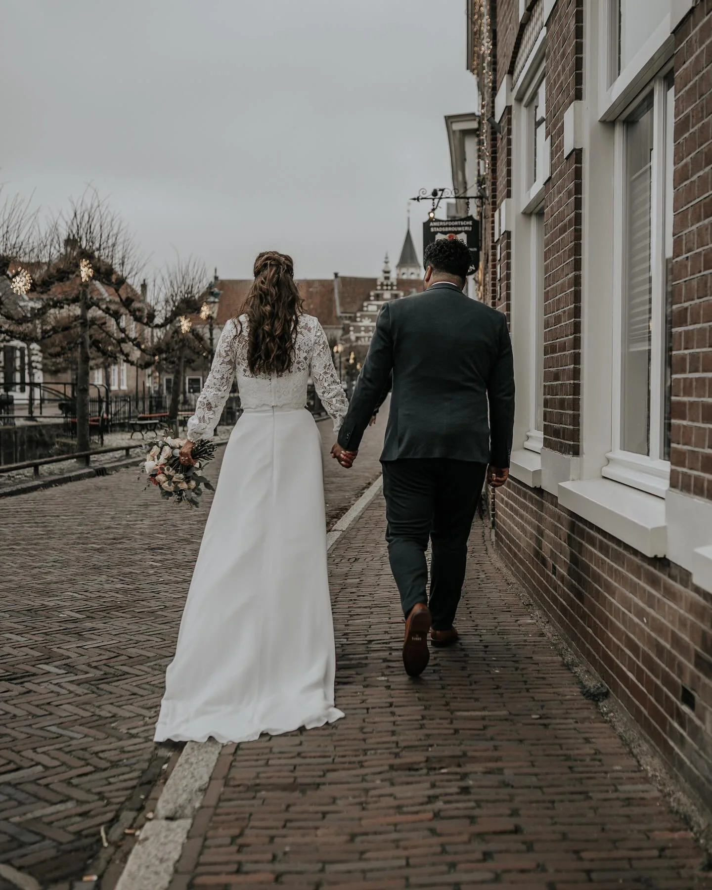 Een dag vol magie 💍📸

𝑂𝑝𝑒𝑛 𝑣𝑜𝑜𝑟 𝟸𝟶𝟸𝟼!

#bruidsfotografie #trouwenin #trouwen #bruidsfotograaf #trouwfotograaf #bruiloft #trouwfotografie #verloofd #wijgaantrouwen #wedding #bruid #weddingphotography #bruiloftinspiratie #trouwinspiratie 