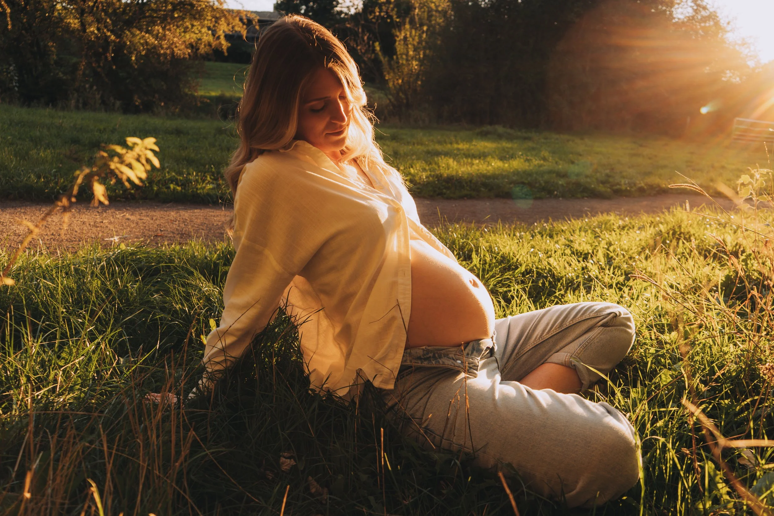 Golden Hour Maternity Shoot at Caldicot Castle 