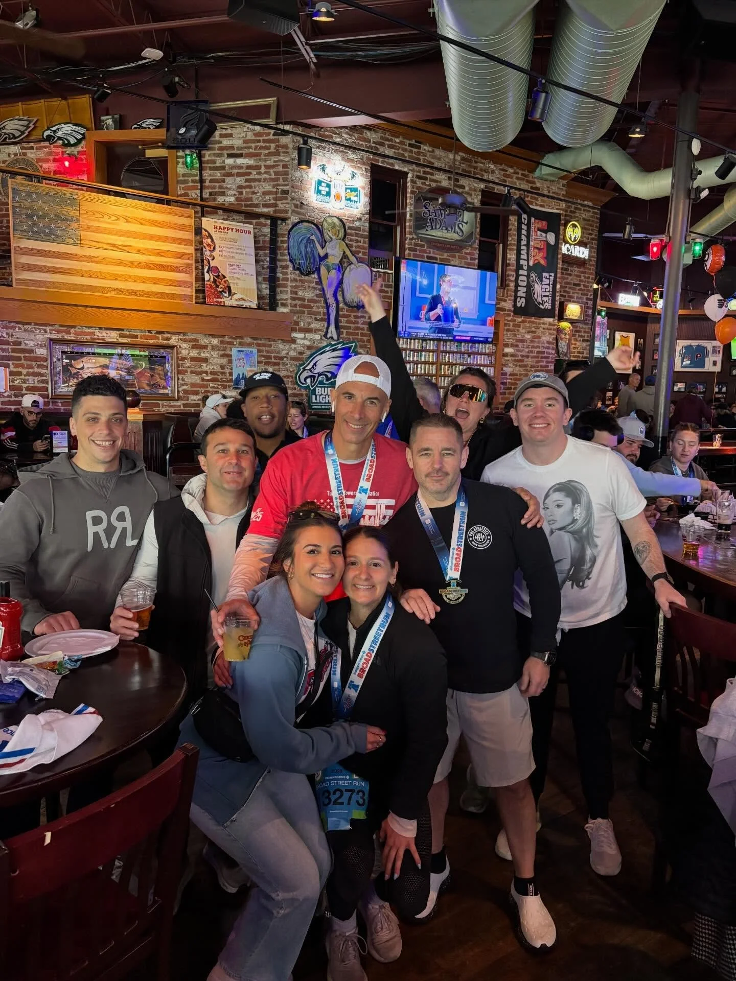 Post broad street run! Great job to all that ran today. Huge thank you to everyone who came out and supported. Another year in the books 

#phlathletics #broadstreetrun #chickiesandpetes
