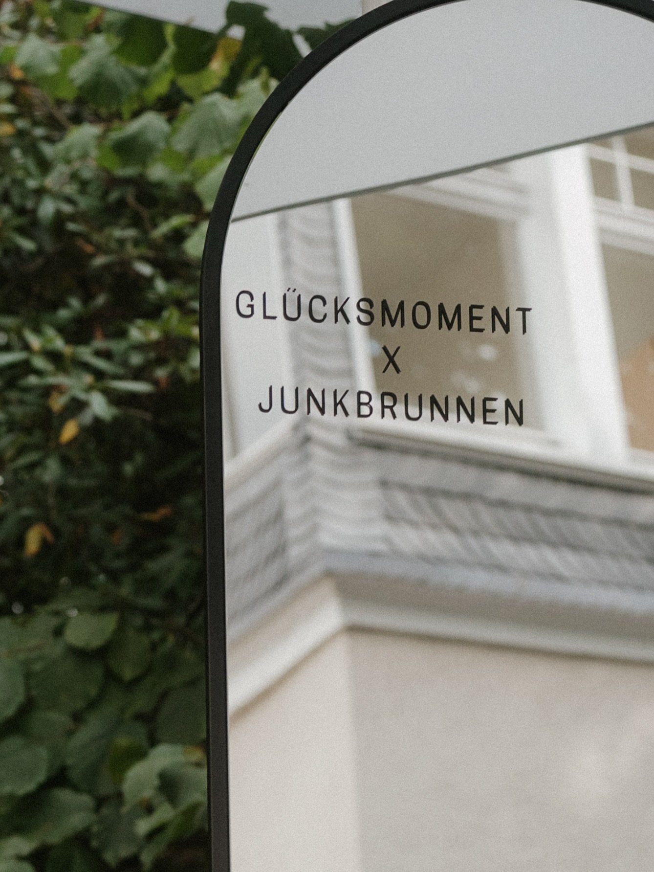 ✨ Personalisierter Willkommensspiegel ✨
Ein Spiegel, der mehr kann als nur dein Bild zeigen &ndash; er begr&uuml;&szlig;t deine G&auml;ste mit einer pers&ouml;nlichen Botschaft.

Ob Initialen, das Firmenlogo oder ein Spruch wie &ldquo;Wow, you look g