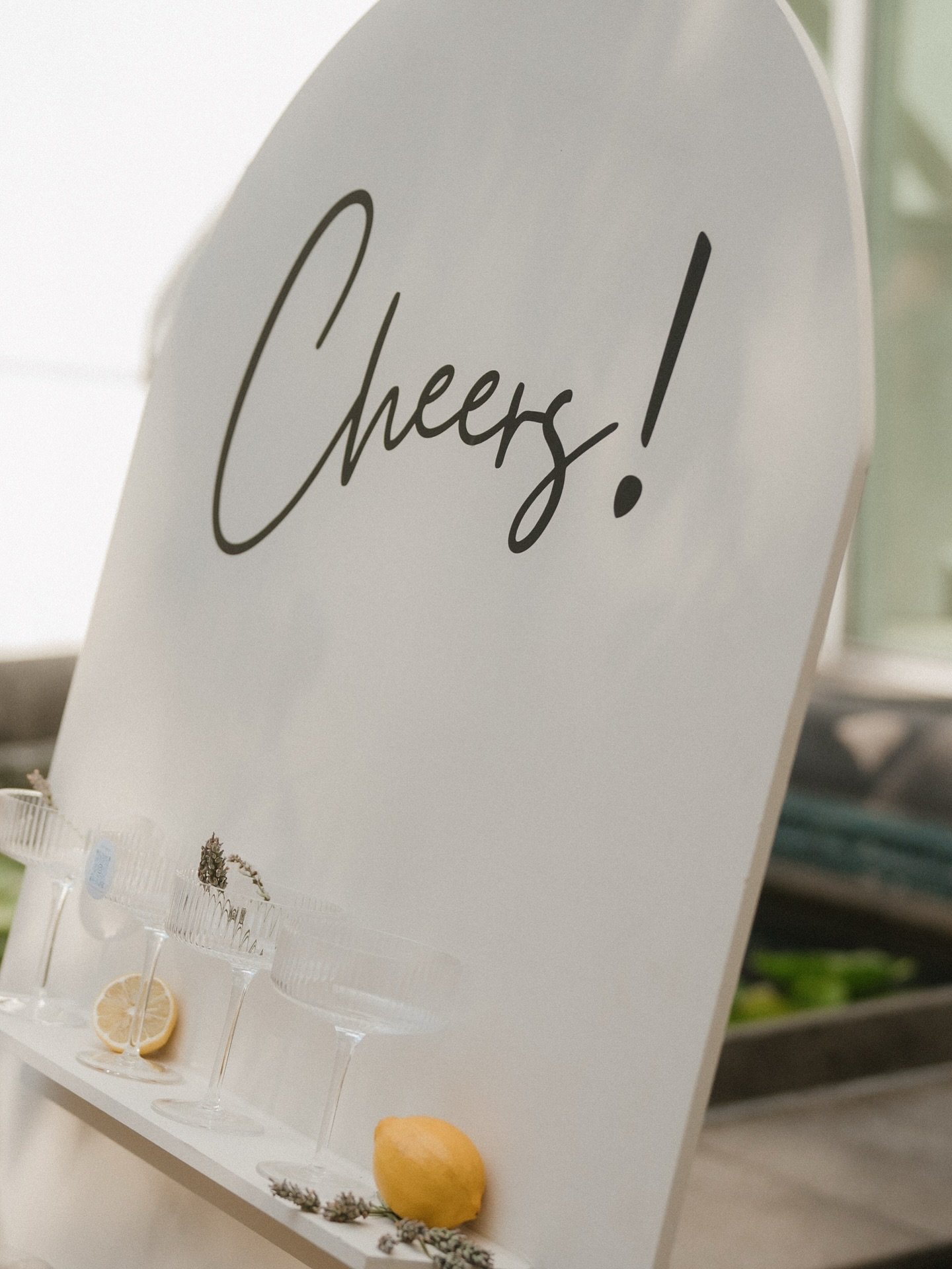 ✨ CHEERS WALL f&uuml;r dein Event ✨
Das Highlight auf jeder Feier &ndash; ob als stilvoller Empfang f&uuml;r eure G&auml;ste oder um den Signature Drink des Abends perfekt in Szene zu setzen. Ein echter Eyecatcher und garantiertes Foto-Motiv! 📸🥂

O