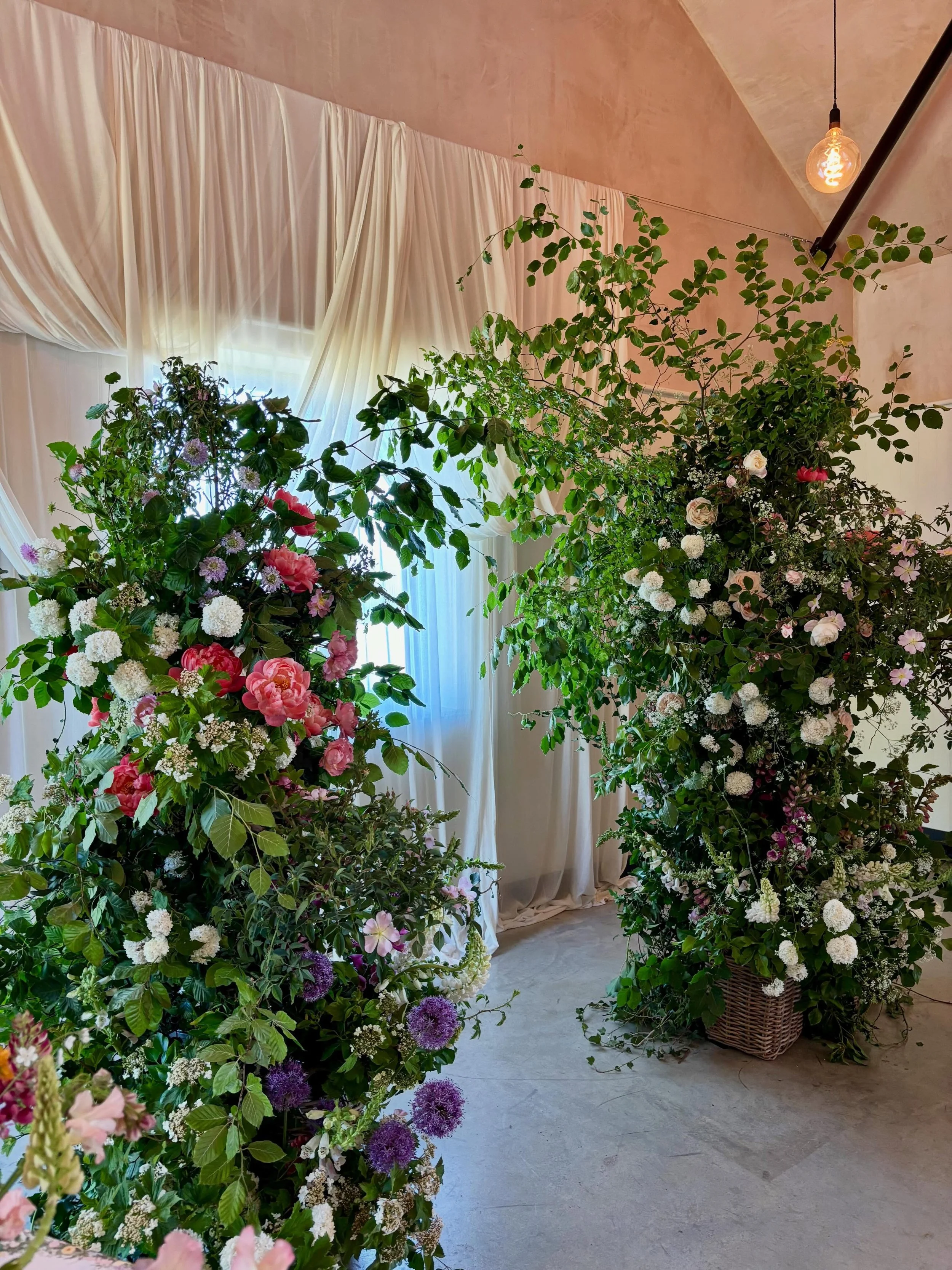 Sandon Manor 🤍
Filled with seasonal flowers and delicate textures.
Designed to feel abundant, effortless, and beautifully wild. Oh how I love flowering in this space 🌱

Thank you @greenfieldstudio_ldn &amp; @featureflorals as always the dream gals