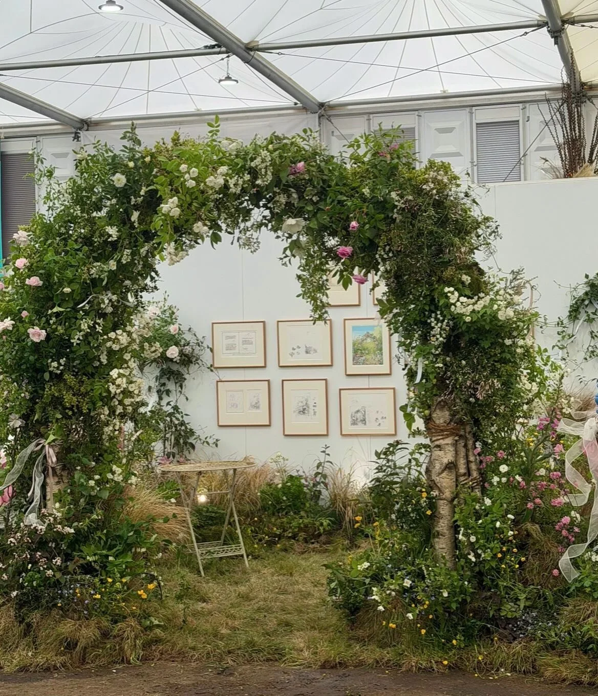 I can&rsquo;t quite believe that Chelsea Flower Show was over a week ago already&hellip; it still feels a little bit like a dream 🌿✨ @mill.rich.flowers 

As someone who grew up adoring the stories of @bramblyhedgeofficial and their beautiful little 