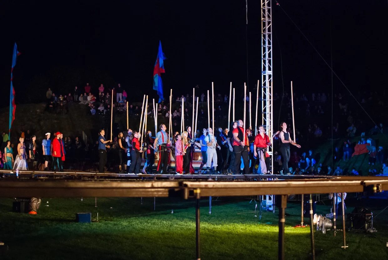 Professionals and volunteers performed a spectacular show at the end of each residency