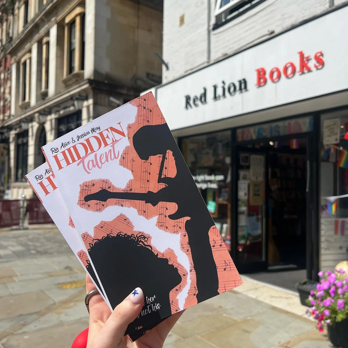 Hidden Talent is fresh in at Red Lion Books 📚 🎸

If you&rsquo;re looking for your next spicy read (and you&rsquo;re based in Colchester) go and check it out 👀

@redlionbooks 

#romancenovel #authorofinstagram #books #bookstagrammer #interconnected